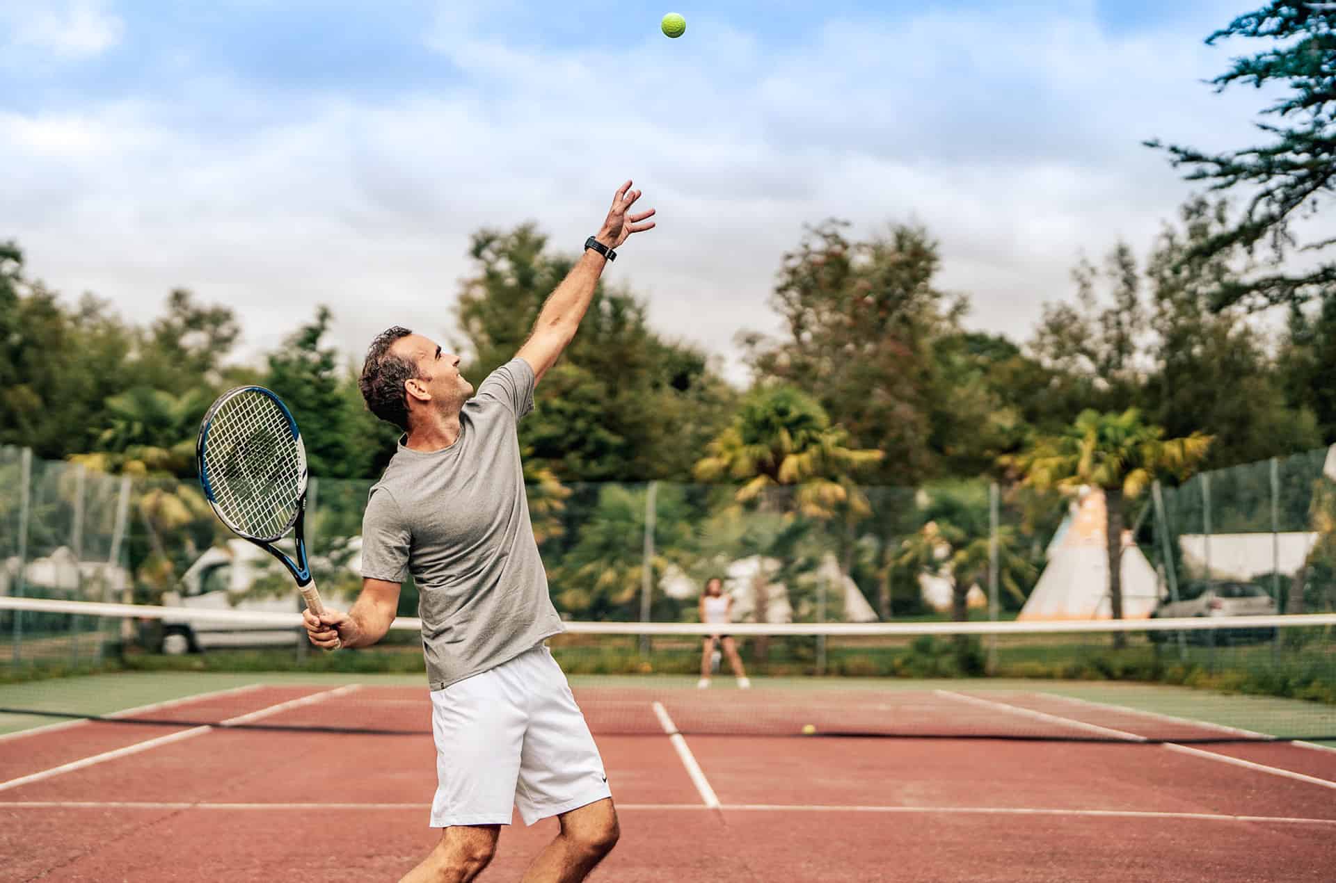 Tennis de la résidence de vacances L'orangerie de Lanniron proche de Quimper Tennis de la résidence de vacances L'orangerie de Lanniron proche de Quimper