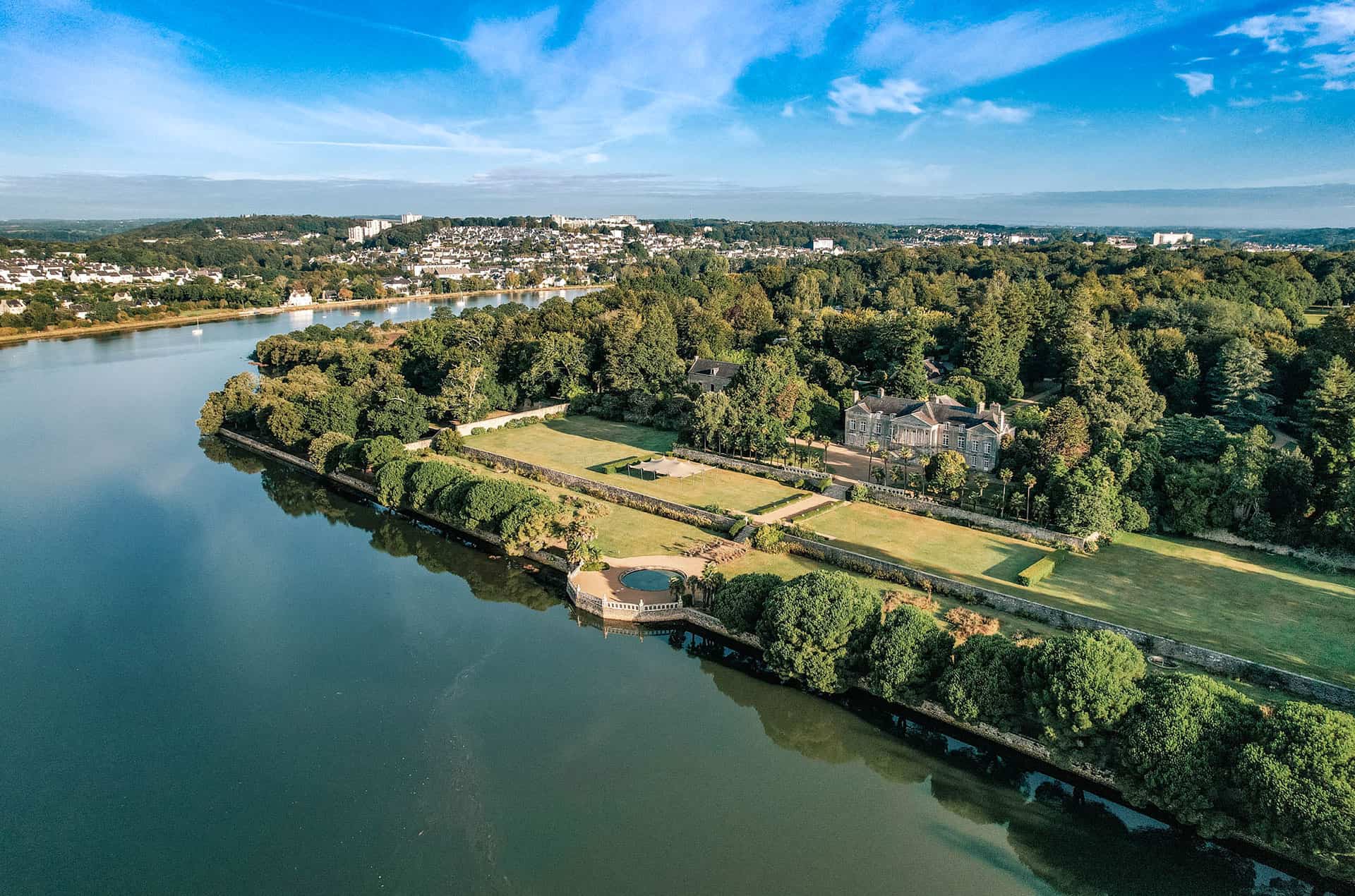 Vue aérienne de la résidence de vacances L'orangerie de Lanniron proche de Quimper Vue aérienne de la résidence de vacances L'orangerie de Lanniron proche de Quimper