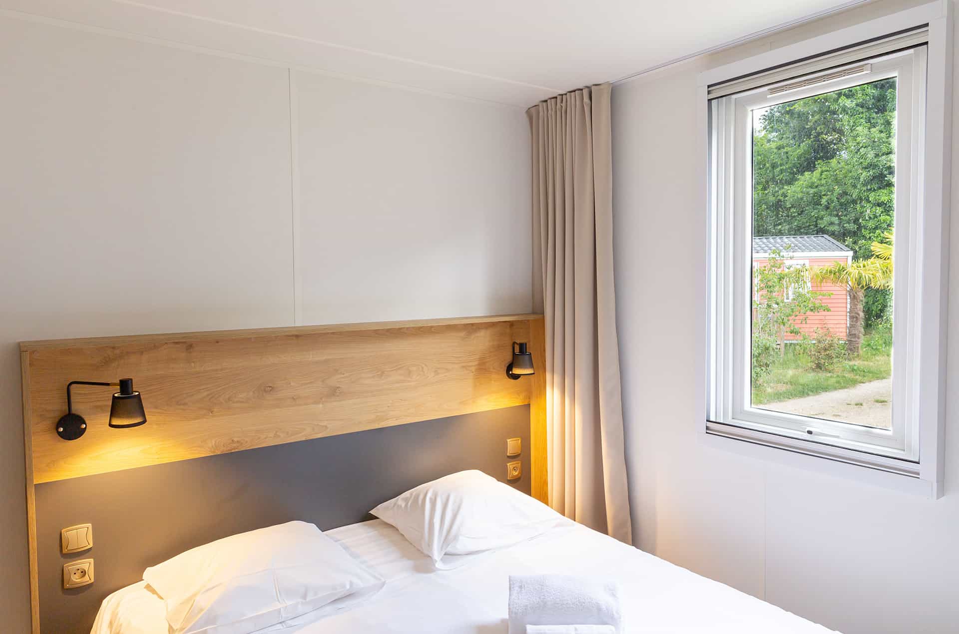 Exemple de chambre d'un logement prestige escapade de la résidence de vacances L'orangerie de Lanniron proche de Quimper Exemple de chambre d'un logement prestige escapade de la résidence de vacances L'orangerie de Lanniron proche de Quimper