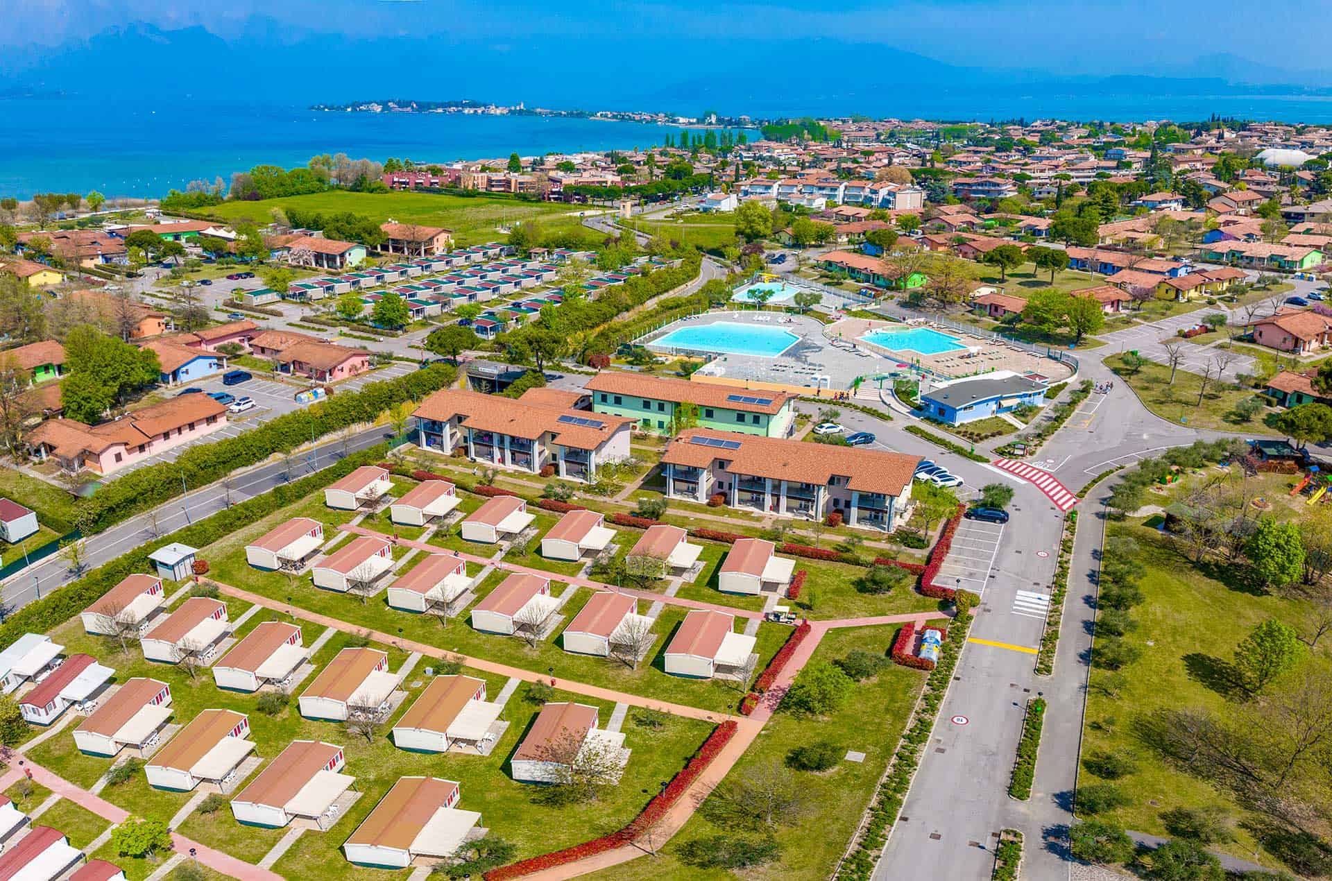 la résidence The Garda Village à Colombare Di Sirmione, proche du Lac de Garde en Italie la résidence The Garda Village à Colombare Di Sirmione, proche du Lac de Garde en Italie
