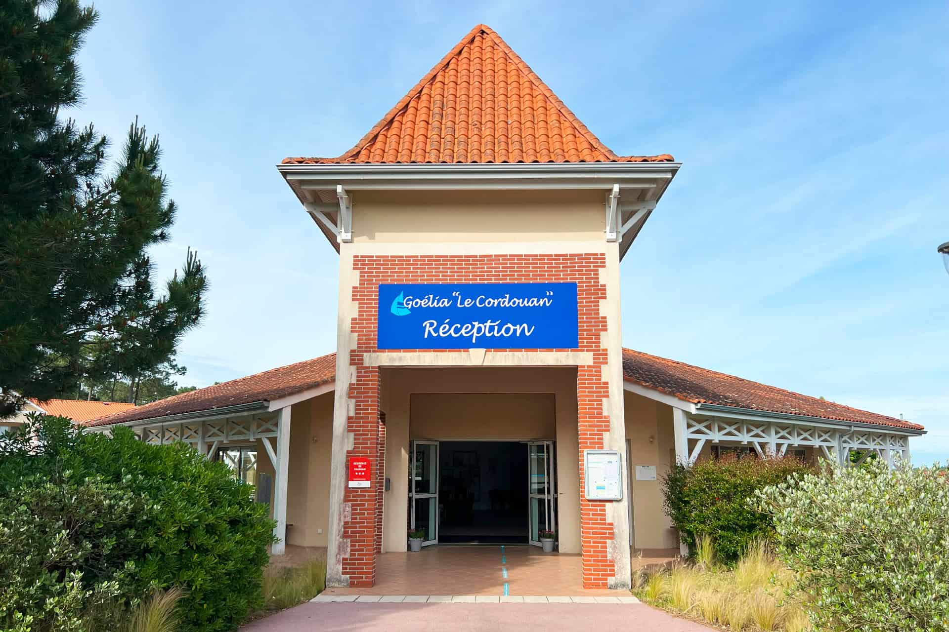 Façade de la résidence vacances Goélia Le Cordouan à Soulac-sur-Mer Façade de la résidence vacances Goélia Le Cordouan à Soulac-sur-Mer