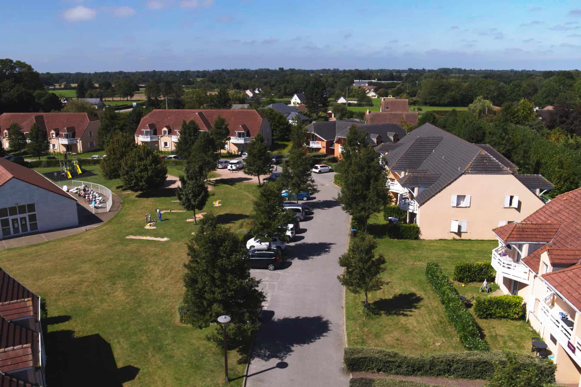 Extérieur de la résidence de tourisme Goélia Les Portes d'Honfleur à Boulleville  Extérieur de la résidence de tourisme Goélia Les Portes d'Honfleur à Boulleville