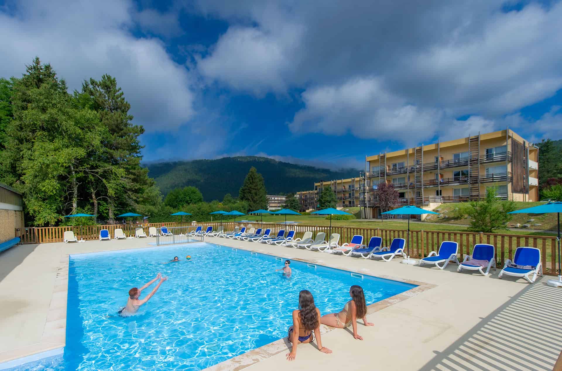 Heated swimming pool at the Le Sornin holiday residence in Autrans en Vercors, Isère Heated swimming pool at the Le Sornin holiday residence in Autrans en Vercors, Isère