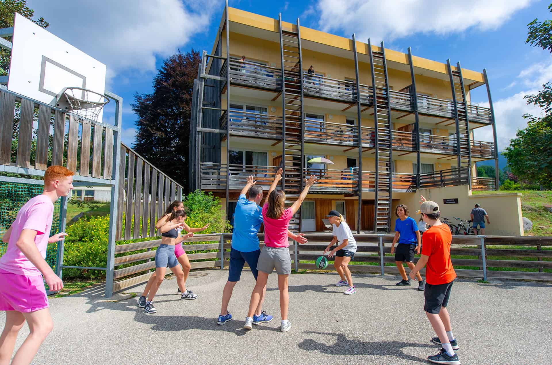 Example of activities at the foot of the Goélia Le Sornin holiday residence in Autrans en Vercors in Isère. Example of activities at the foot of the Goélia Le Sornin holiday residence in Autrans en Vercors in Isère.