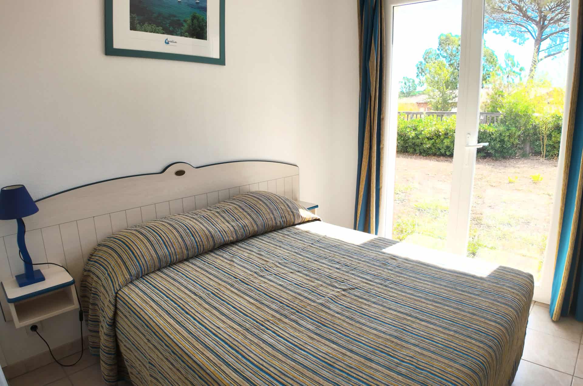 Exemple de chambre de la résidence de vacances Goélia Le Village Azur à Roquebrune sur Argens Exemple de chambre de la résidence de vacances Goélia Le Village Azur à Roquebrune sur Argens