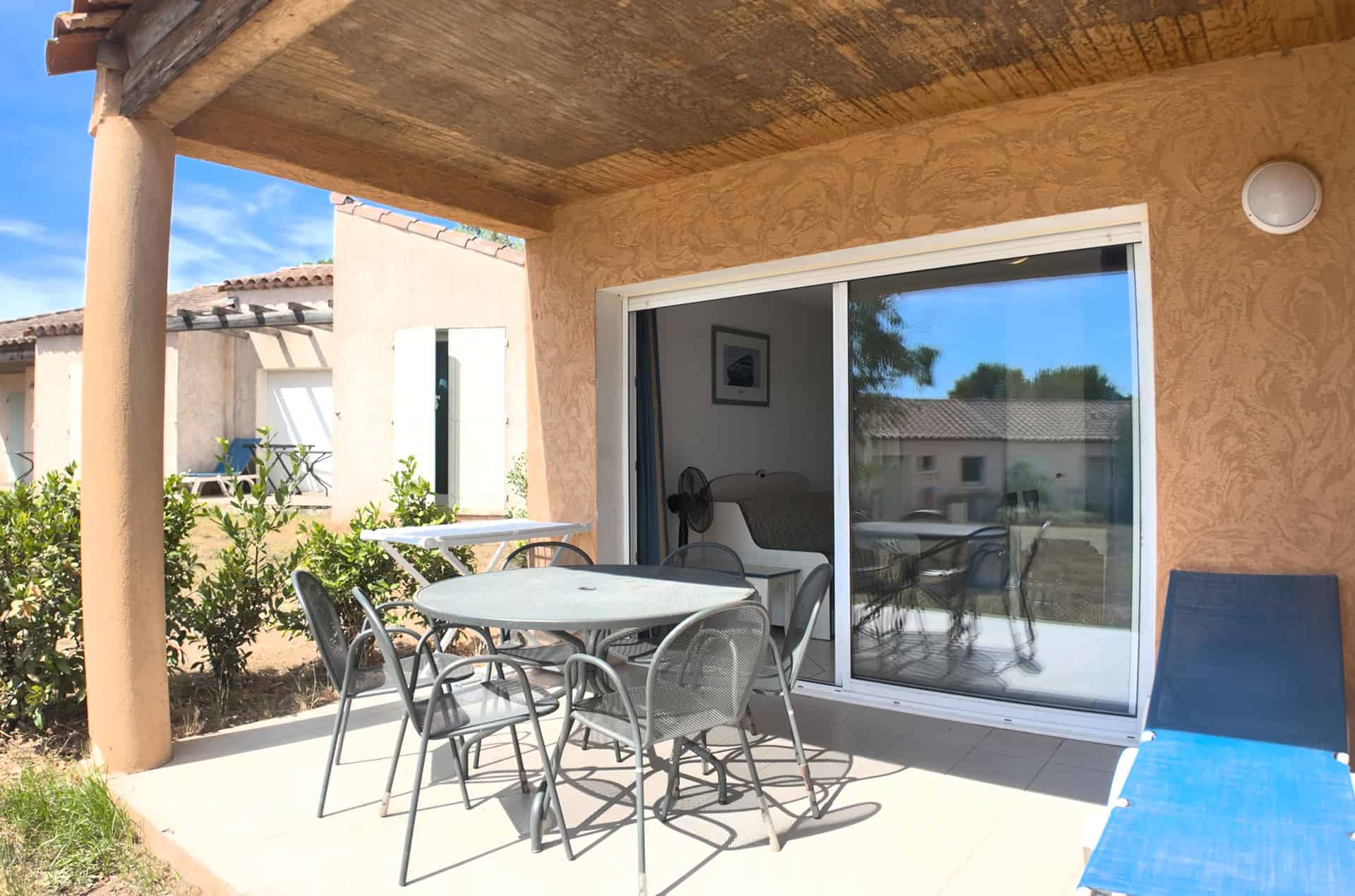 Exemple de terrasse de la résidence de vacances Goélia Le Village Azur à Roquebrune sur Argens Exemple de terrasse de la résidence de vacances Goélia Le Village Azur à Roquebrune sur Argens