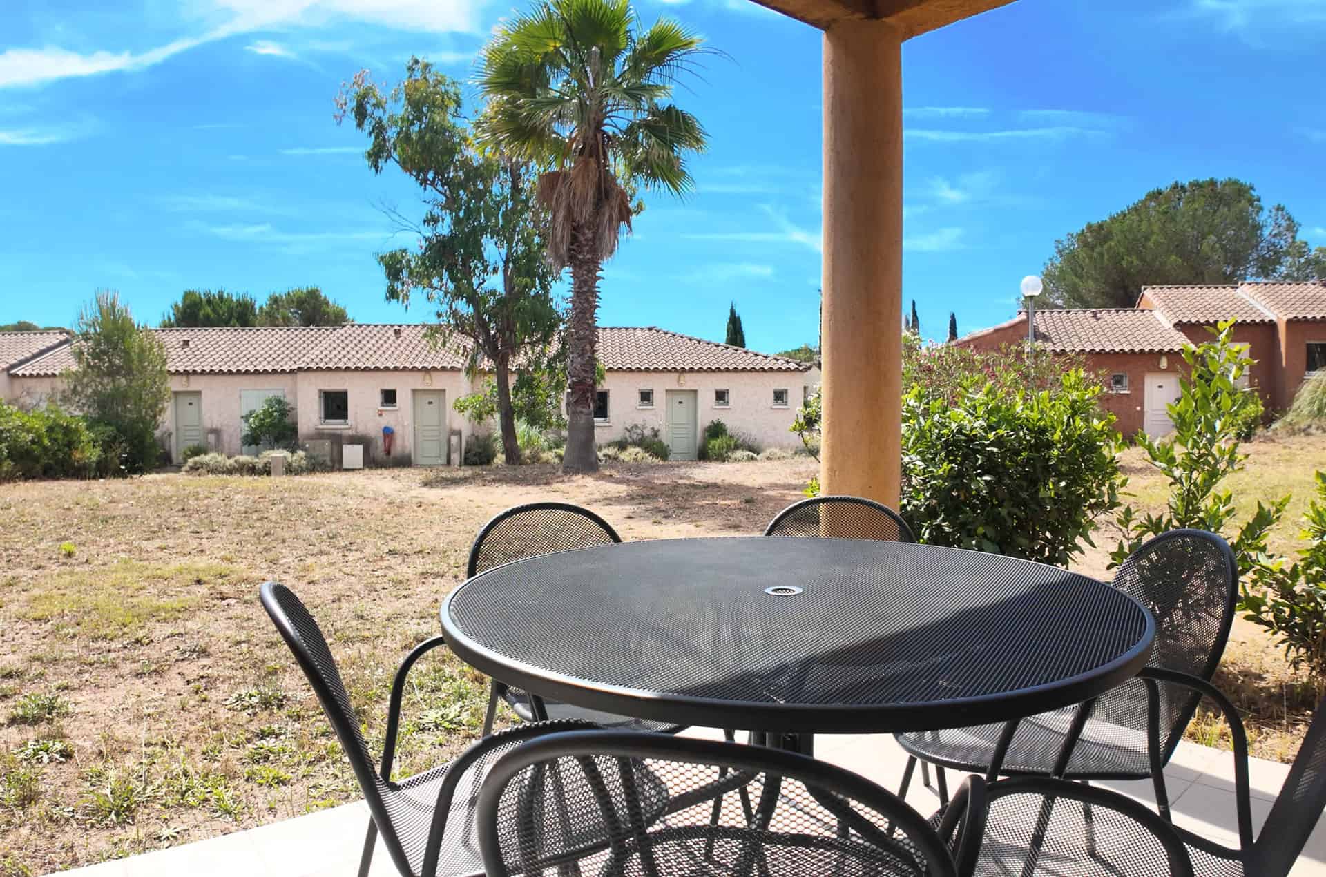 Exemple de terrasse de la résidence de vacances Goélia Le Village Azur à Roquebrune sur Argens Exemple de terrasse de la résidence de vacances Goélia Le Village Azur à Roquebrune sur Argens