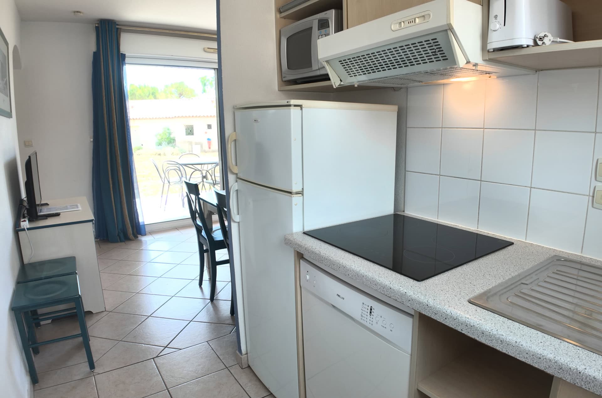 Exemple de kitchenette de la résidence de vacances Goélia Le Village Azur à Roquebrune sur Argens Exemple de kitchenette de la résidence de vacances Goélia Le Village Azur à Roquebrune sur Argens