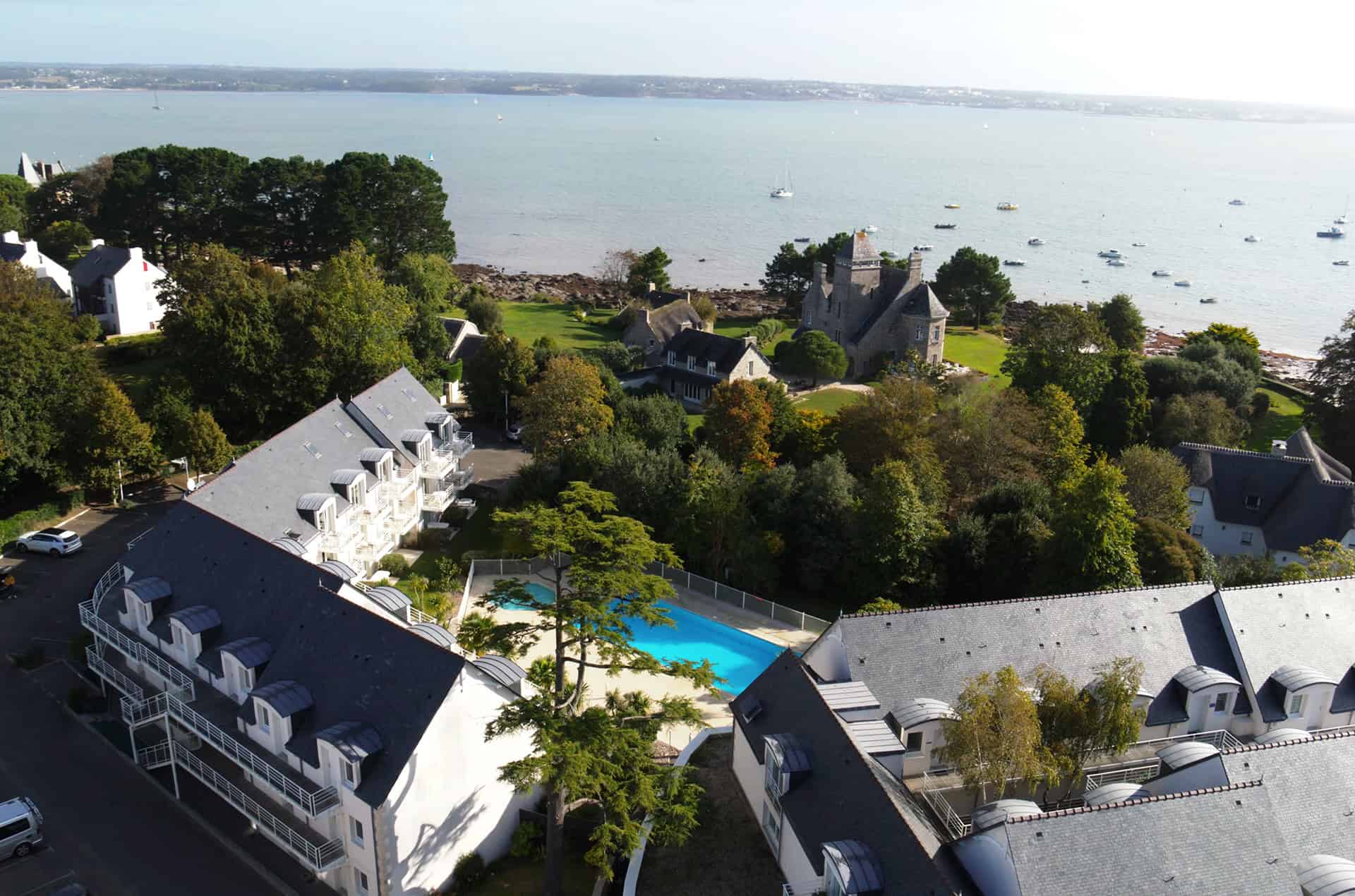 Vue aérienne de la résidence de vacances Goélia Le Domaine des Glénan à Fouesnant Vue aérienne de la résidence de vacances Goélia Le Domaine des Glénan à Fouesnant