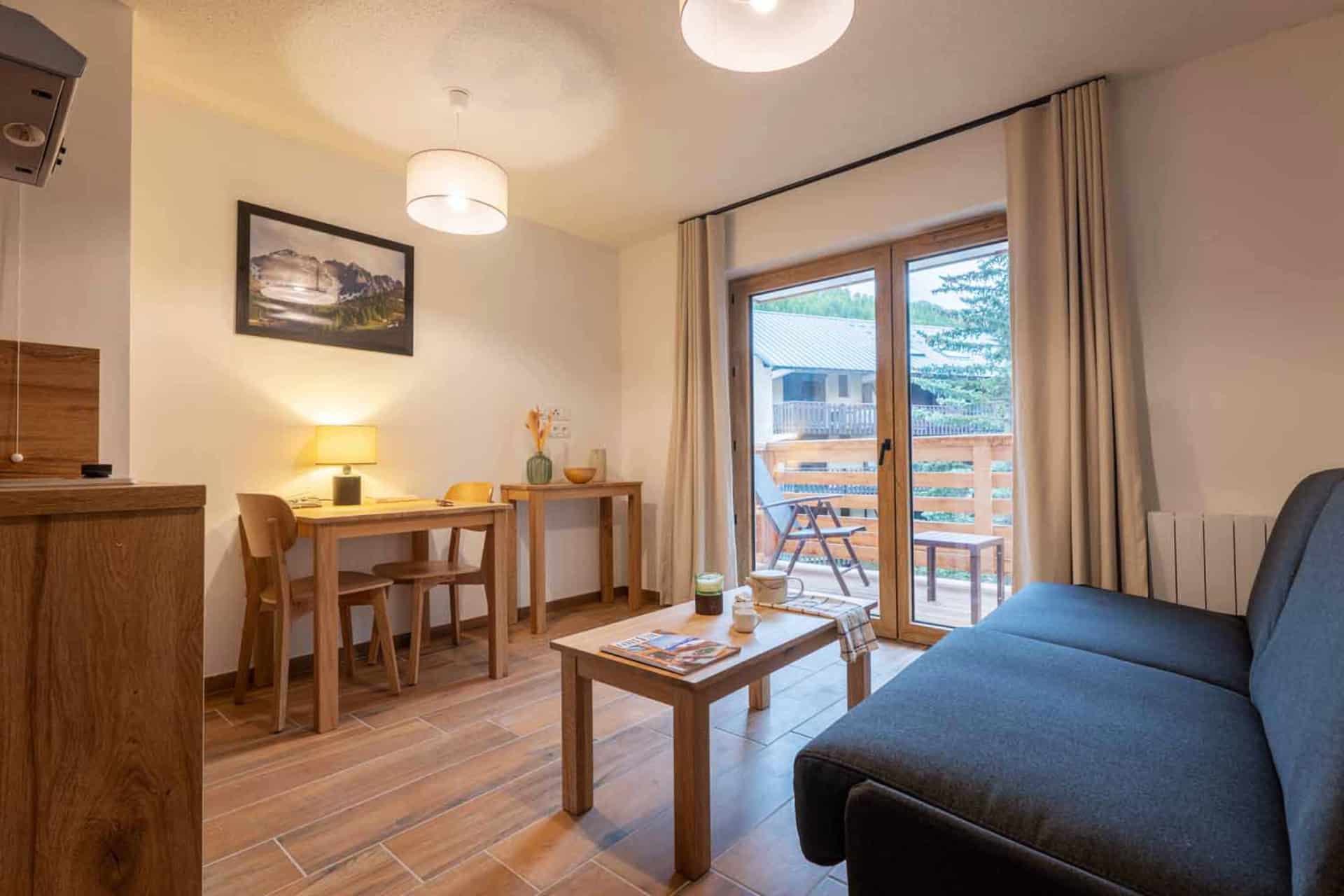 Séjour d'un studio pour 2 personnes de la résidence de vacances Arya Living Stone à Vars dans les Alpes du Sud Séjour d'un studio pour 2 personnes de la résidence de vacances Arya Living Stone à Vars dans les Alpes du Sud