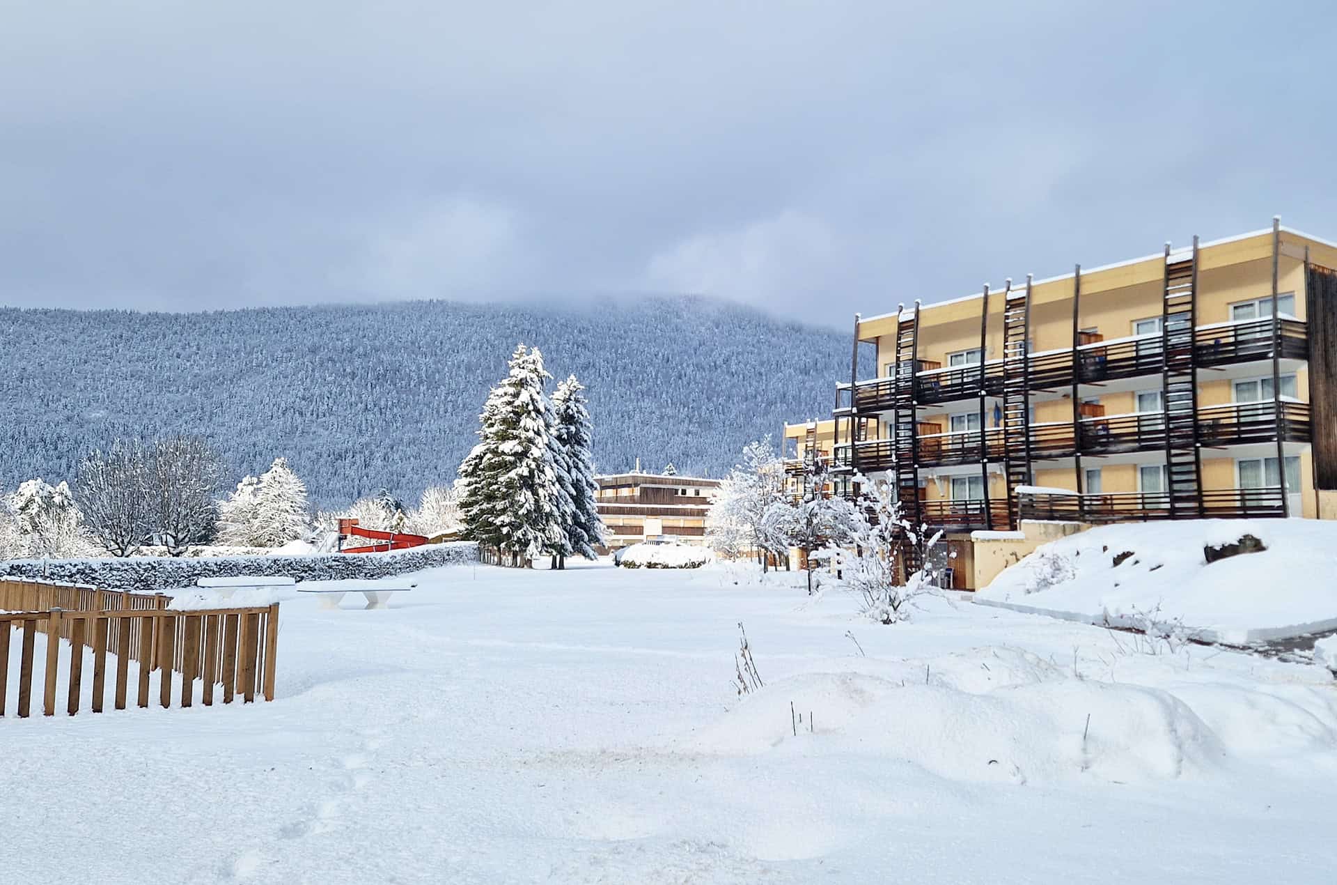 En direct de la résidence Goélia, la neige est arrivée le 10 décembre 2024