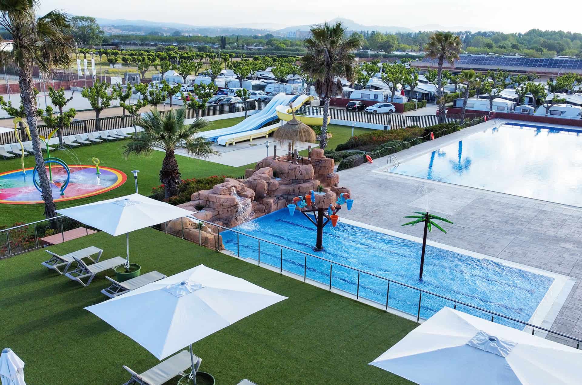 Espace aquatique de la résidence de vacances Resort Els Pins à Malgrat de Mar, sur la Costa Barcelona, en Espagne Espace aquatique de la résidence de vacances Resort Els Pins à Malgrat de Mar, sur la Costa Barcelona, en Espagne