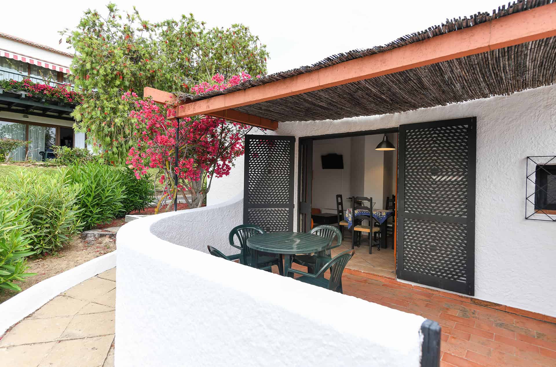 Exemple d'extérieur d'une villa 4 personnes du resort Pedras d'el Rei à Santa Luzia, en Algarve, Portugal Exemple d'extérieur d'une villa 4 personnes du resort Pedras d'el Rei à Santa Luzia, en Algarve, Portugal