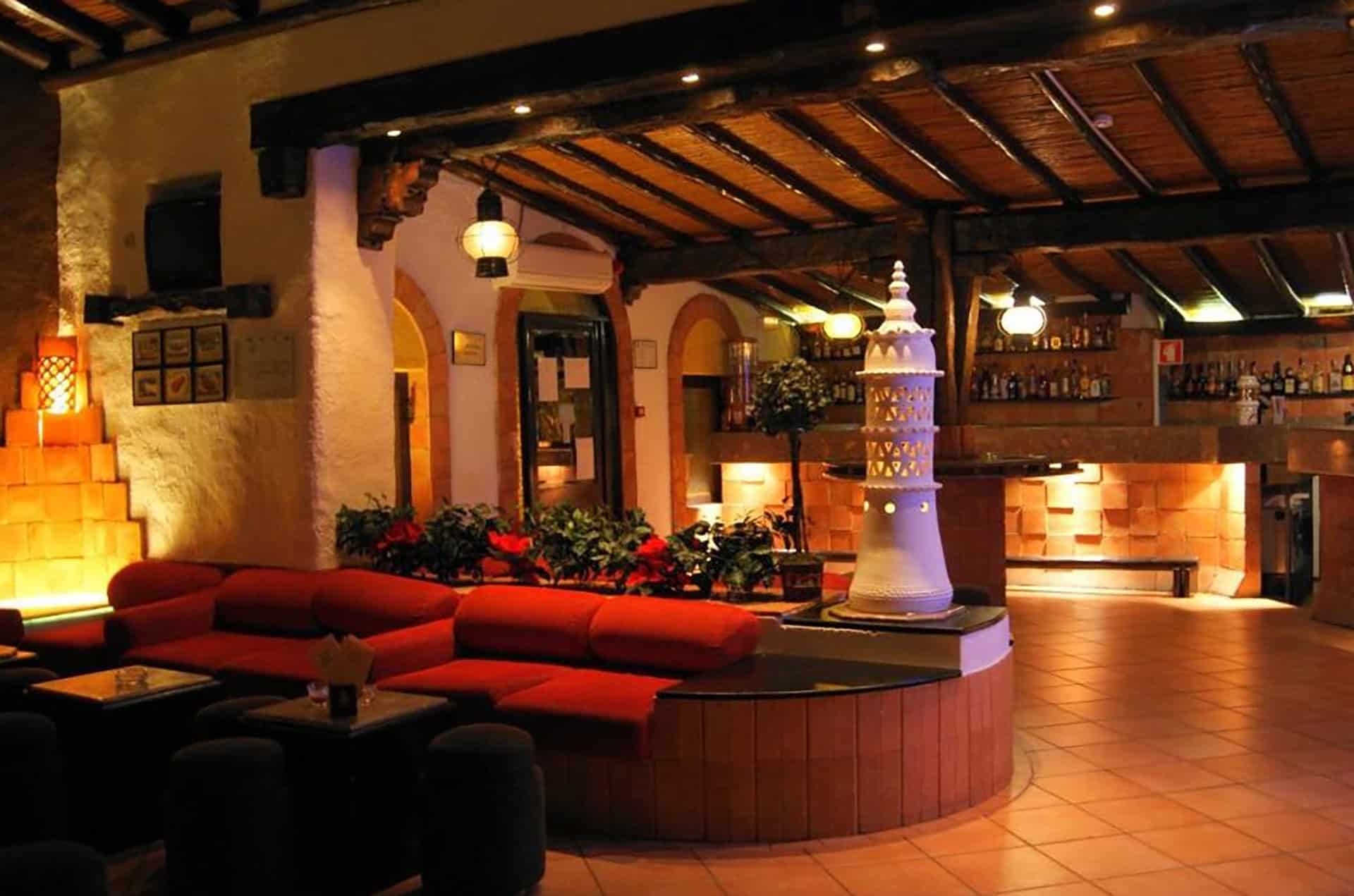 Piano bar du resort Pedras d'el Rei à Santa Luzia, en Algarve, Portugal Piano bar du resort Pedras d'el Rei à Santa Luzia, en Algarve, Portugal