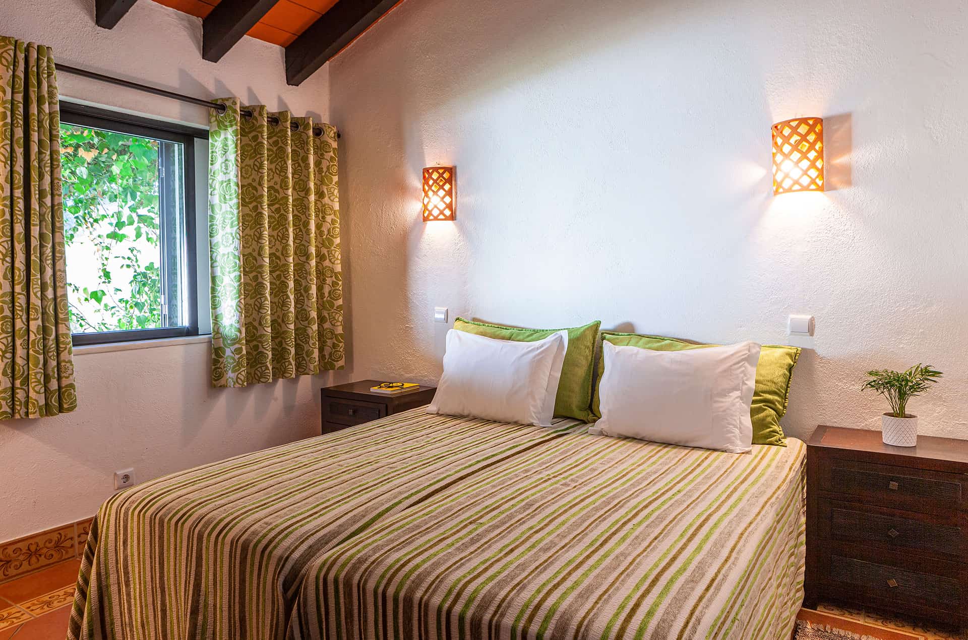 Exemple de chambre d'une villa 6 personnes du resort Pedras d'el Rei à Santa Luzia, en Algarve, Portugal Exemple de chambre d'une villa 6 personnes du resort Pedras d'el Rei à Santa Luzia, en Algarve, Portugal