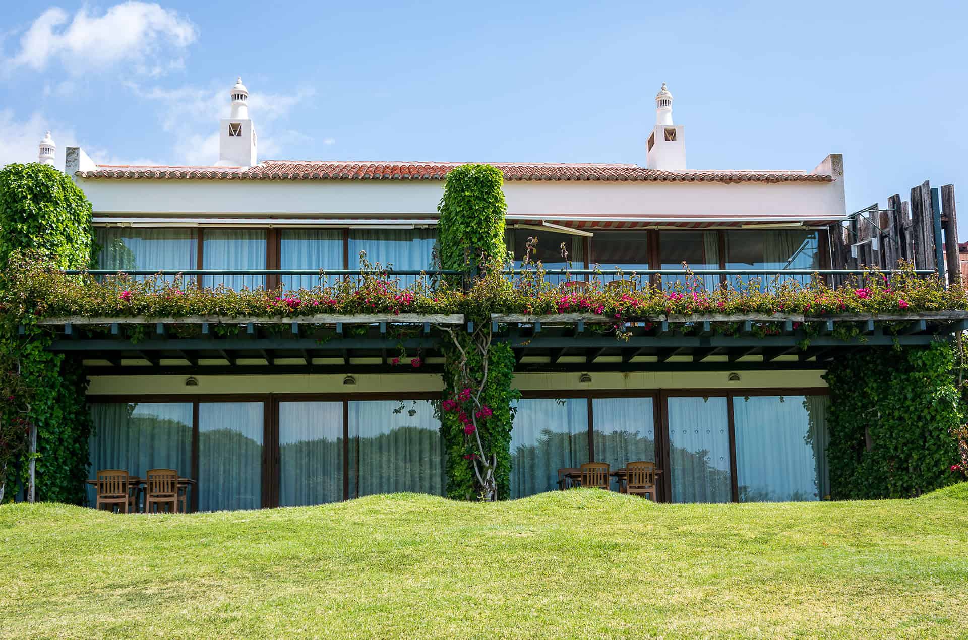 Vue extérieures des appartements du resort Pedras d'el Rei à Santa Luzia, en Algarve, Portugal Vue extérieures des appartements du resort Pedras d'el Rei à Santa Luzia, en Algarve, Portugal