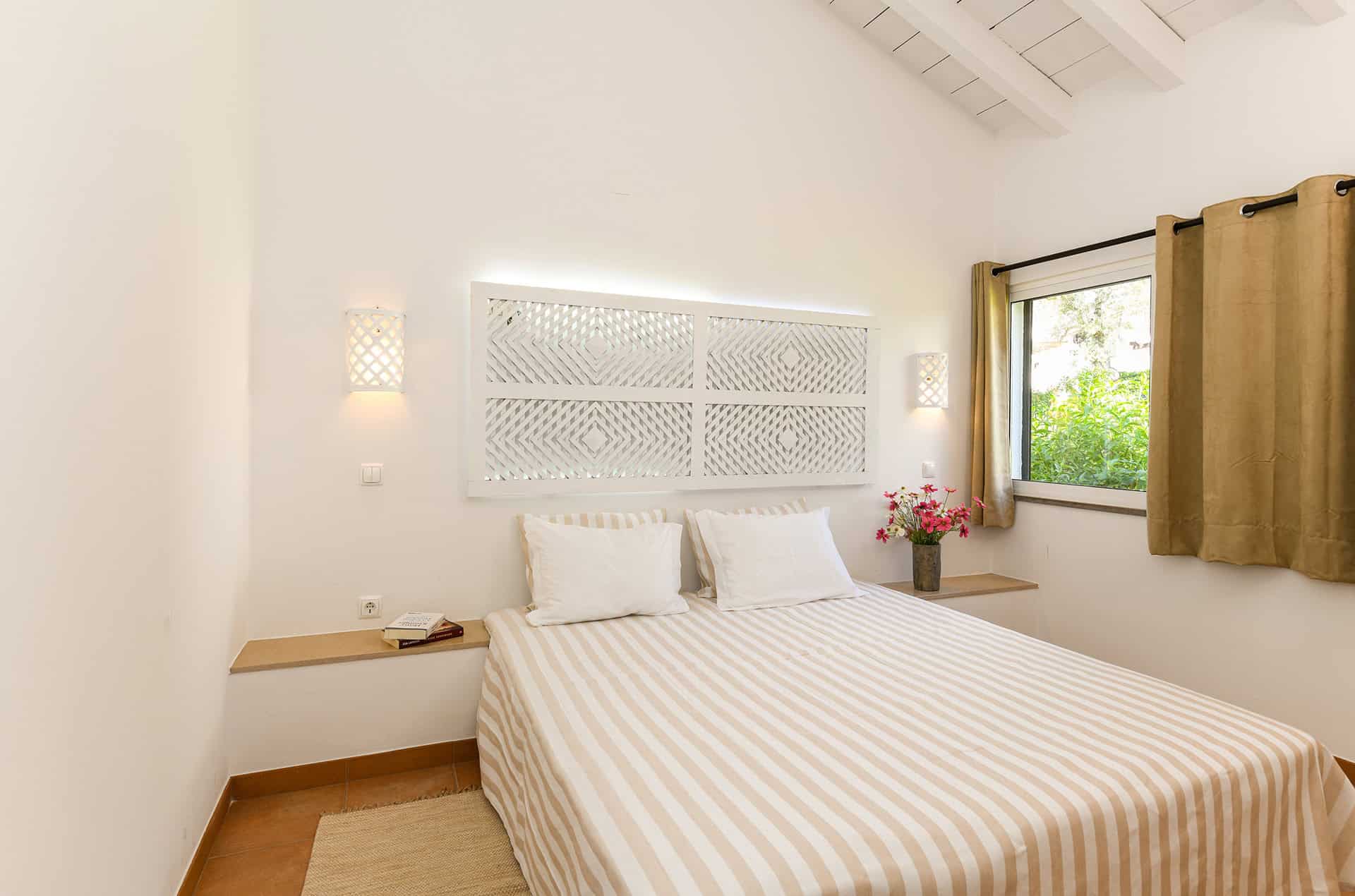 Exemple de chambre d'une villa 6 personnes du resort Pedras d'el Rei à Santa Luzia, en Algarve, Portugal Exemple de chambre d'une villa 6 personnes du resort Pedras d'el Rei à Santa Luzia, en Algarve, Portugal