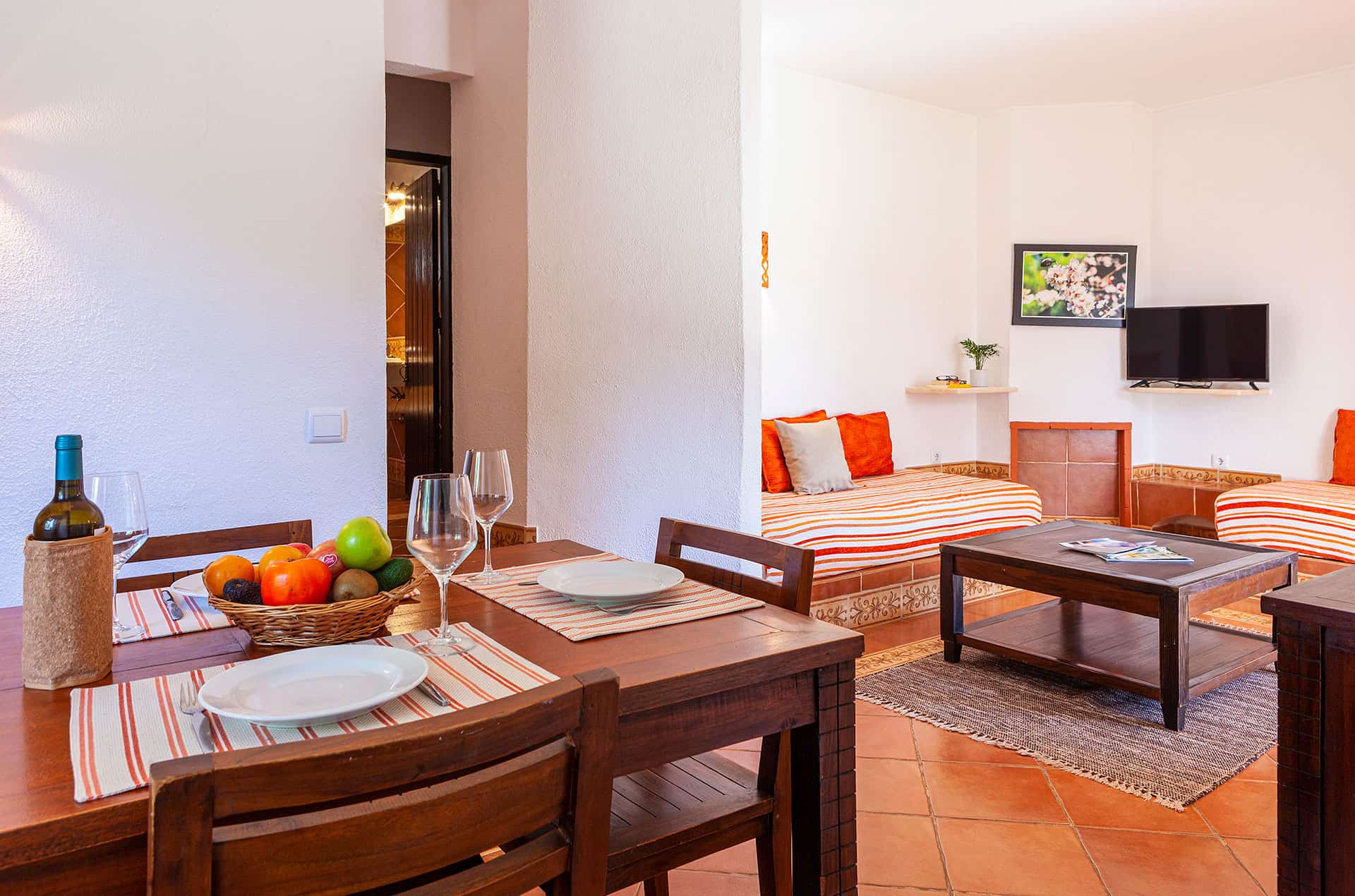 Exemple de séjour d'une villa 6 personnes du resort Pedras d'el Rei à Santa Luzia, en Algarve, Portugal Exemple de séjour d'une villa 6 personnes du resort Pedras d'el Rei à Santa Luzia, en Algarve, Portugal