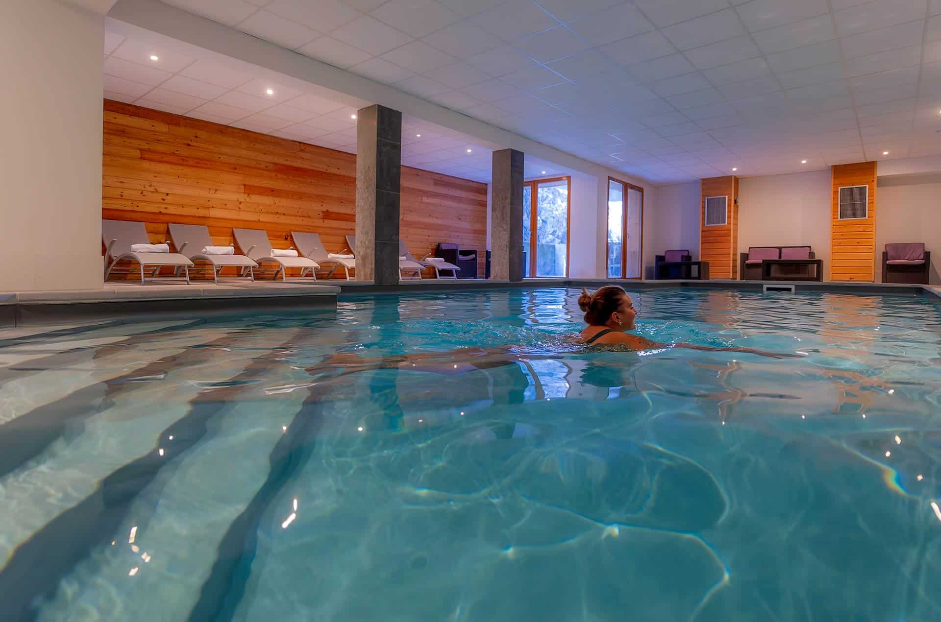 Piscine de la résidence de vacances Goélia Le Crystal à Vaujany Piscine de la résidence de vacances Goélia Le Crystal à Vaujany
