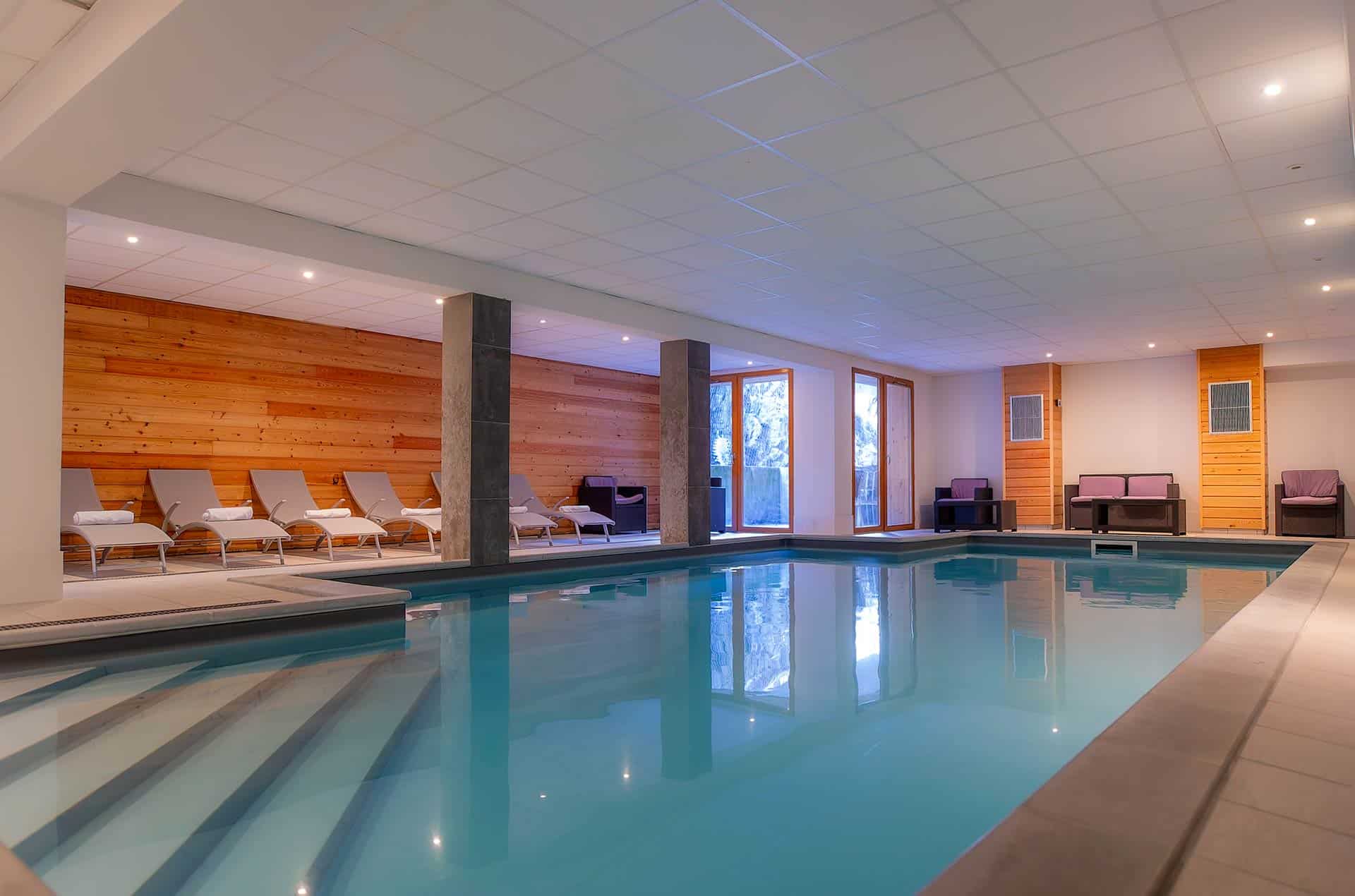 Piscine de la résidence de vacances Goélia Le Crystal à Vaujany Piscine de la résidence de vacances Goélia Le Crystal à Vaujany