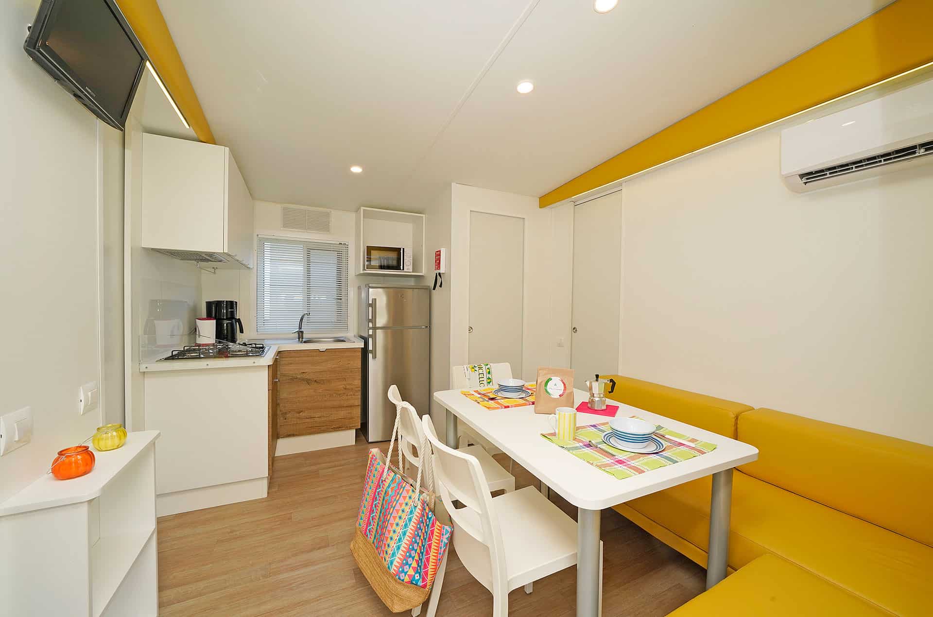 Exemple de mobil-home Family Plus 6/7 du camping San Francesco Village à Desenzano del Garda Exemple de mobil-home Family Plus 6/7 du camping San Francesco Village à Desenzano del Garda