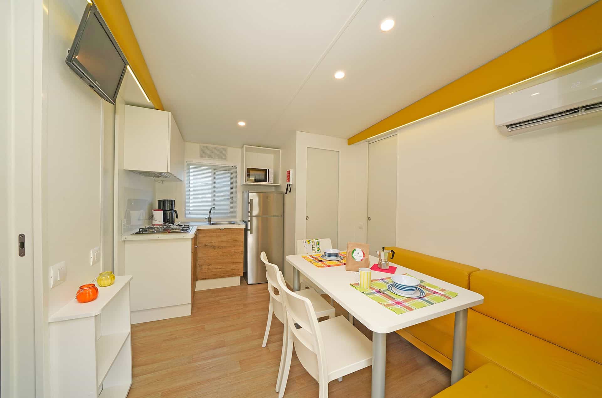 Exemple de mobil-home Family Plus 6/7 du camping San Francesco Village à Desenzano del Garda Exemple de mobil-home Family Plus 6/7 du camping San Francesco Village à Desenzano del Garda