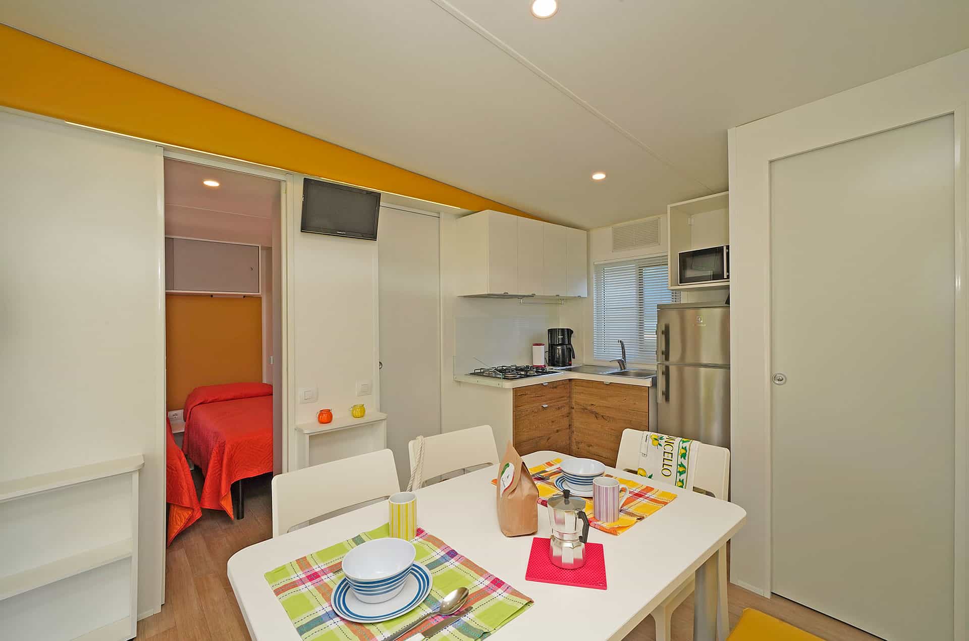 Exemple de mobil-home Family Plus 6/7 du camping San Francesco Village à Desenzano del Garda Exemple de mobil-home Family Plus 6/7 du camping San Francesco Village à Desenzano del Garda