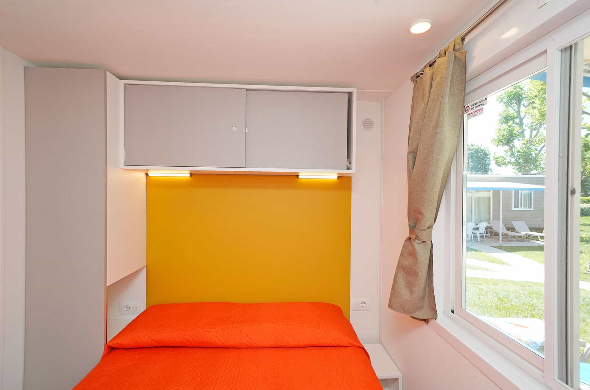 Exemple de chambre d'un mobil-home Family Plus 6/7 du camping San Francesco Village à Desenzano del Garda Exemple de chambre d'un mobil-home Family Plus 6/7 du camping San Francesco Village à Desenzano del Garda