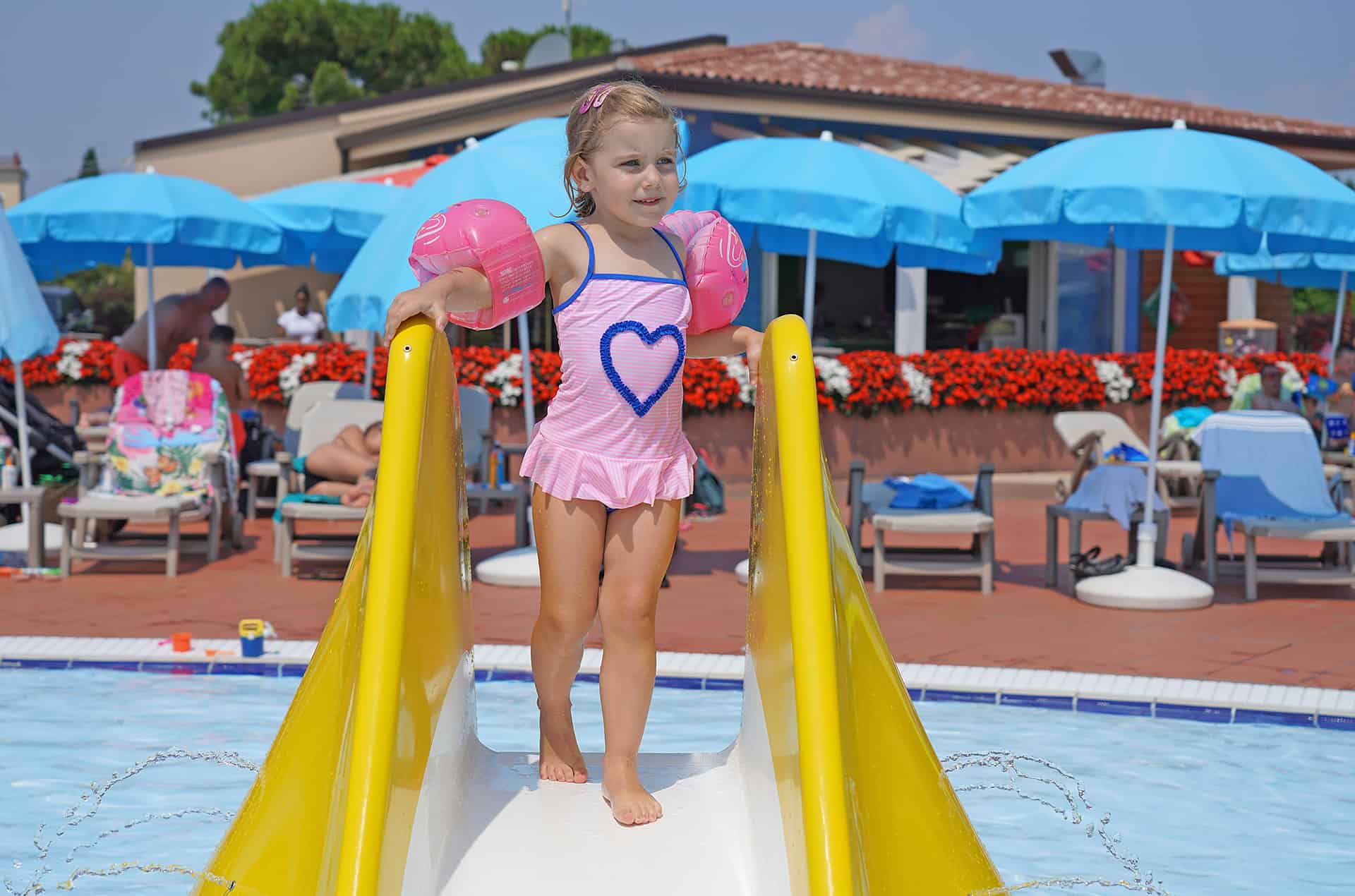 Espace jeux aquatiques du camping San Francesco Village à Desenzano del Garda Espace jeux aquatiques du camping San Francesco Village à Desenzano del Garda