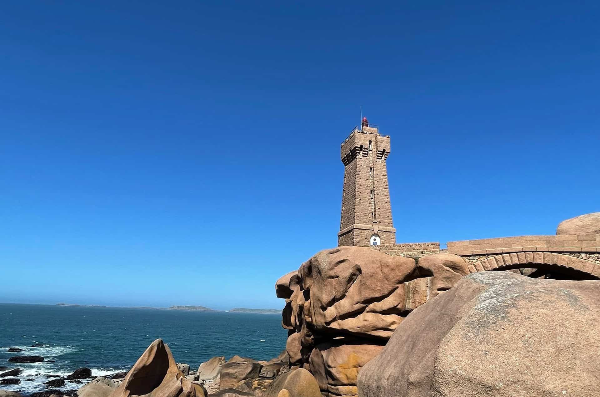 Phare de Ploumanac'h à proximité de la résidence de vacances Goélia à Perros Guirec Phare de Ploumanac'h à proximité de la résidence de vacances Goélia à Perros Guirec