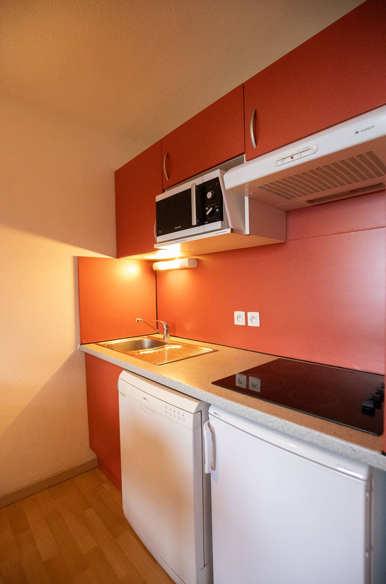 kitchenette de la résidence de vacances Goélia Le Domaine de Castella à Font-Romeu kitchenette de la résidence de vacances Goélia Le Domaine de Castella à Font-Romeu