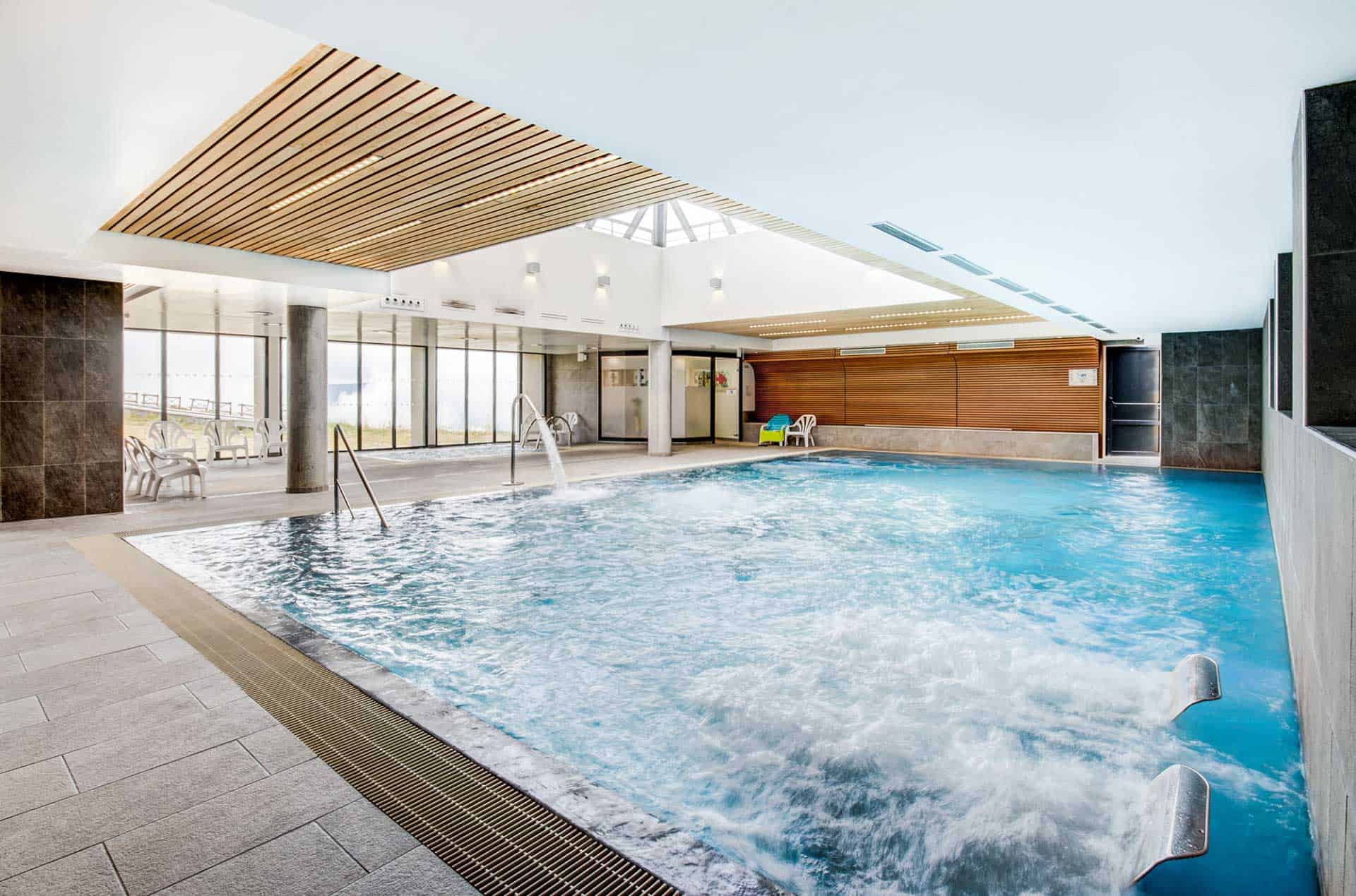 Piscine intérieure de la résidence de vacances Privilège à Peyragudes