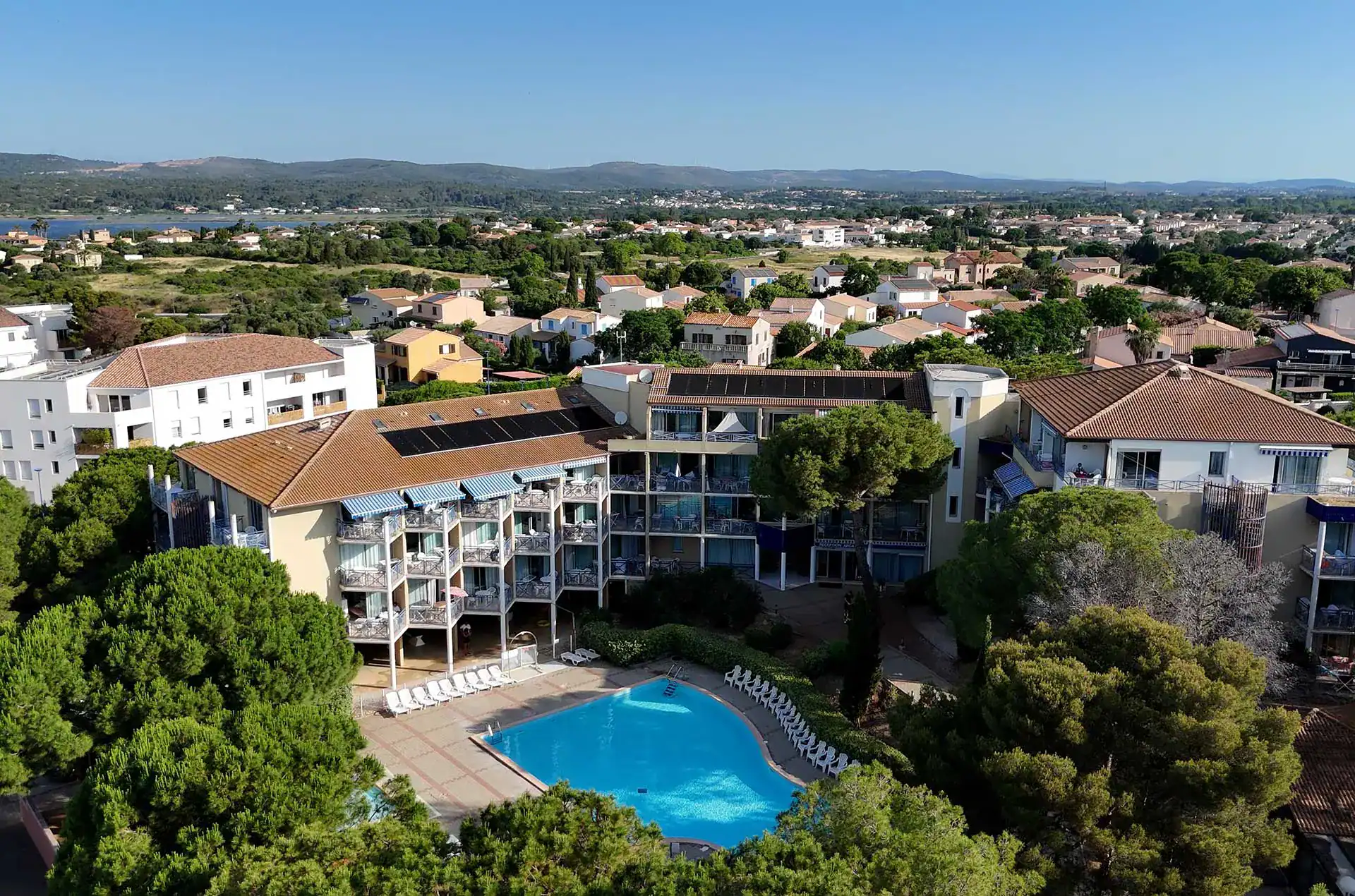 Vue aérienne de la résidence de vacances Goélia Arcadius à Balaruc les Bains