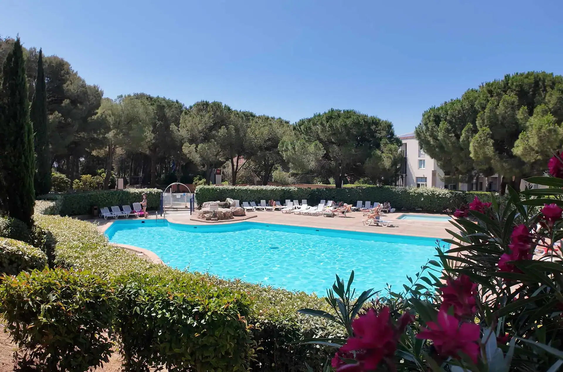 Piscine extérieure chauffée de la résidence de vacances Arcadius à Balaruc-les-Bains