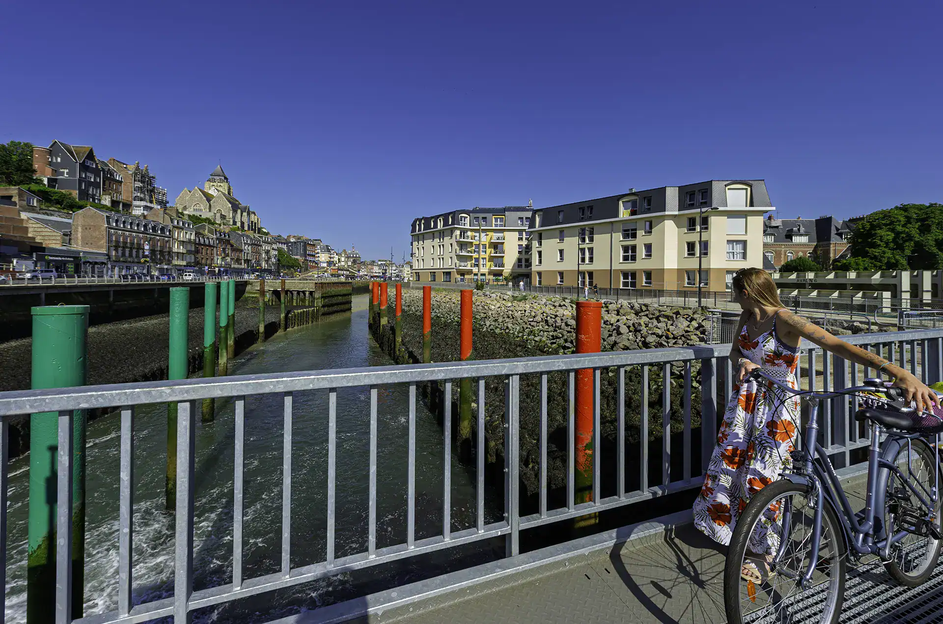 Emplacement de la résidence de vacances Goélia Le Phare au Tréport, sur le port