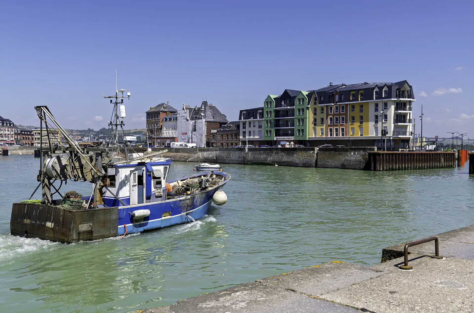 Emplacement de la résidence de vacances Goélia Le Phare au Tréport, sur le port