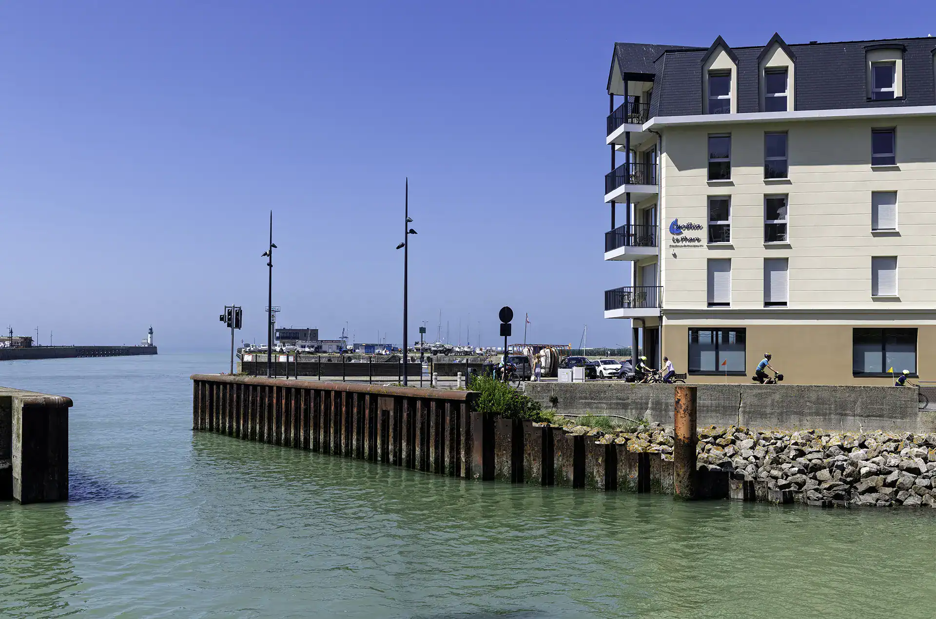 Emplacement de la résidence de vacances Goélia Le Phare au Tréport, sur le port