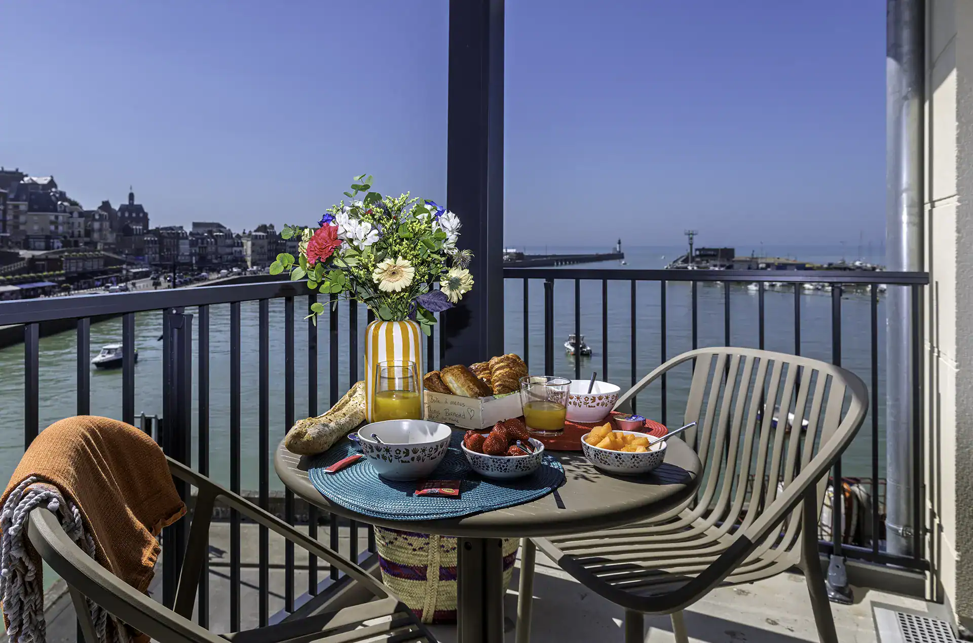 Exemple d'une terrasse de la résidence de vacances Goélia Le Phare au Tréport en Normandie