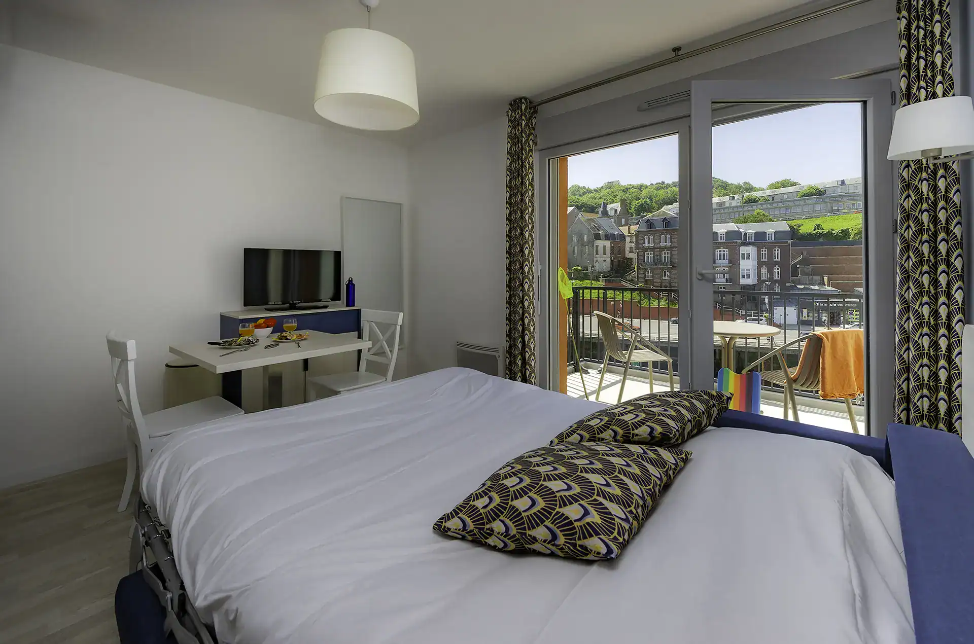 Exemple de chambre avec lit double de la résidence de vacances Goélia le Phare au Tréport