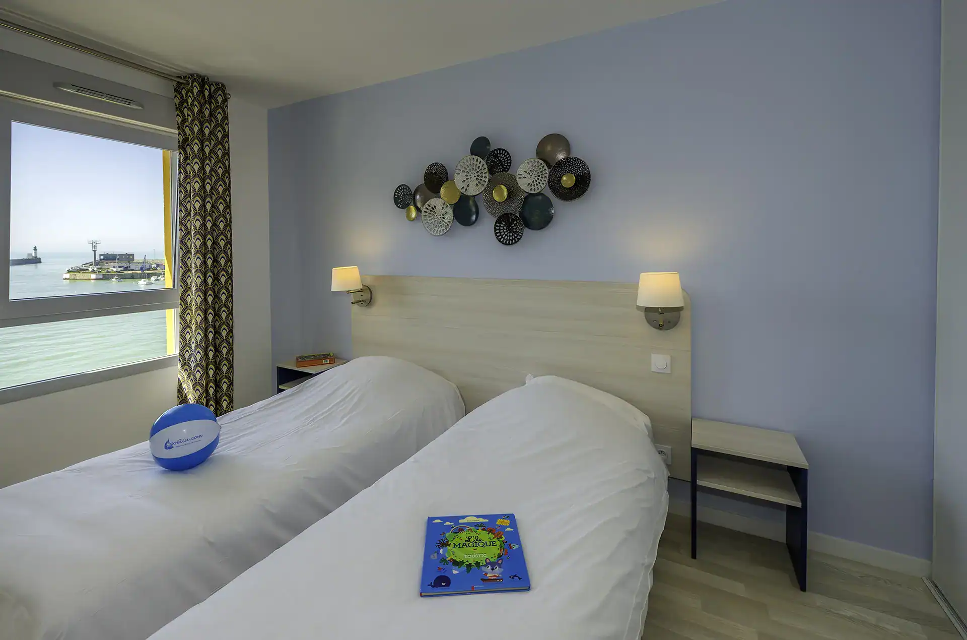 Exemple de chambre avec 2 lits séparés de la résidence de vacances Goélia le Phare au Tréport
