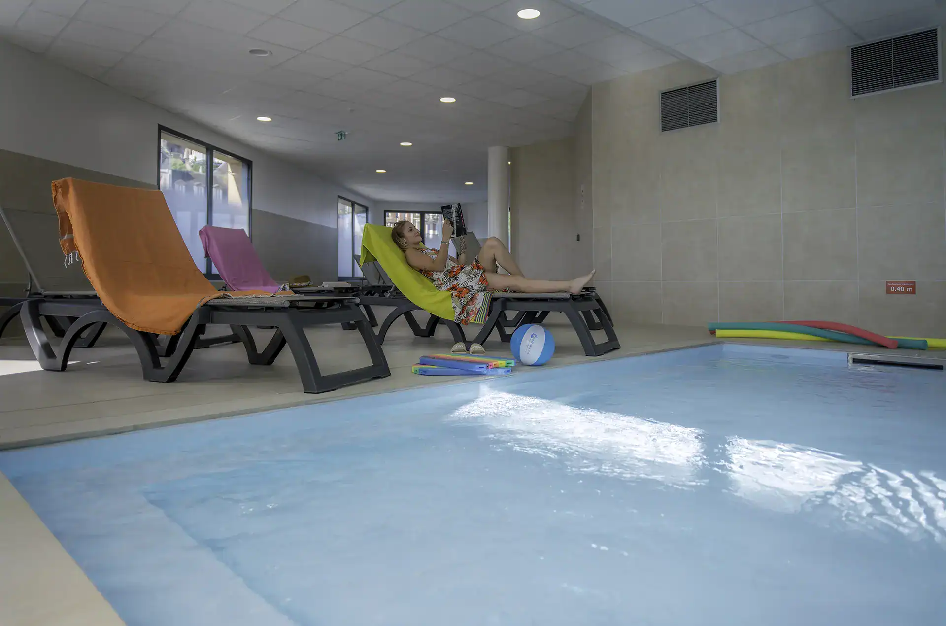 Piscine intérieure chauffée de la résidence de vacances Goélia le Phare au Tréport