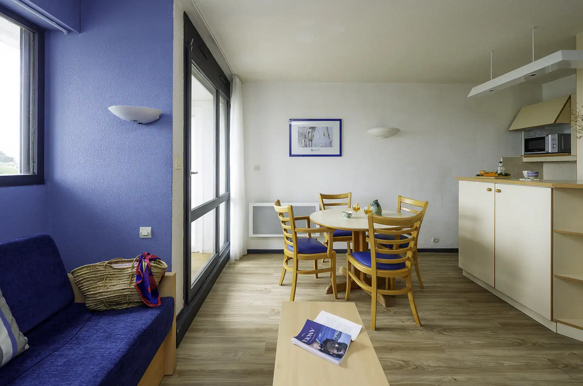 Salon d'un appartement de la résidence de vacances Goélia Bleue Océane à Carnac
