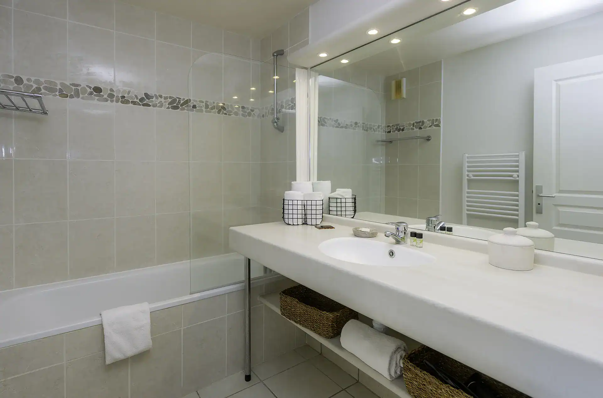Exemple de salle de bain de la résidence de vacances Goélia Le Domaine des Glénan à Fouesnant