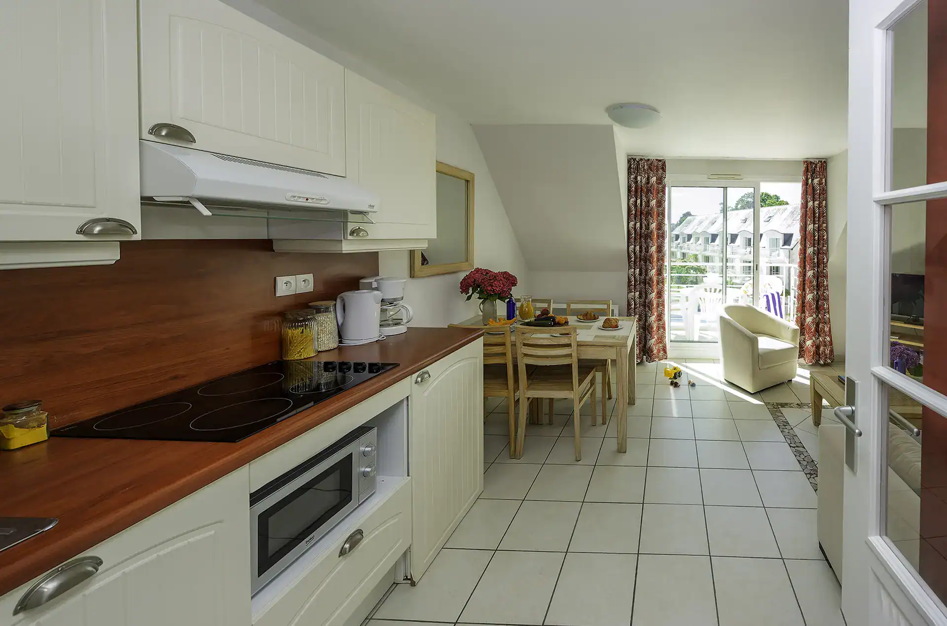 Exemple de kitchenette de la résidence de vacances Goélia Le Domaine des Glénan à Fouesnant Exemple de kitchenette de la résidence de vacances Goélia Le Domaine des Glénan à Fouesnant