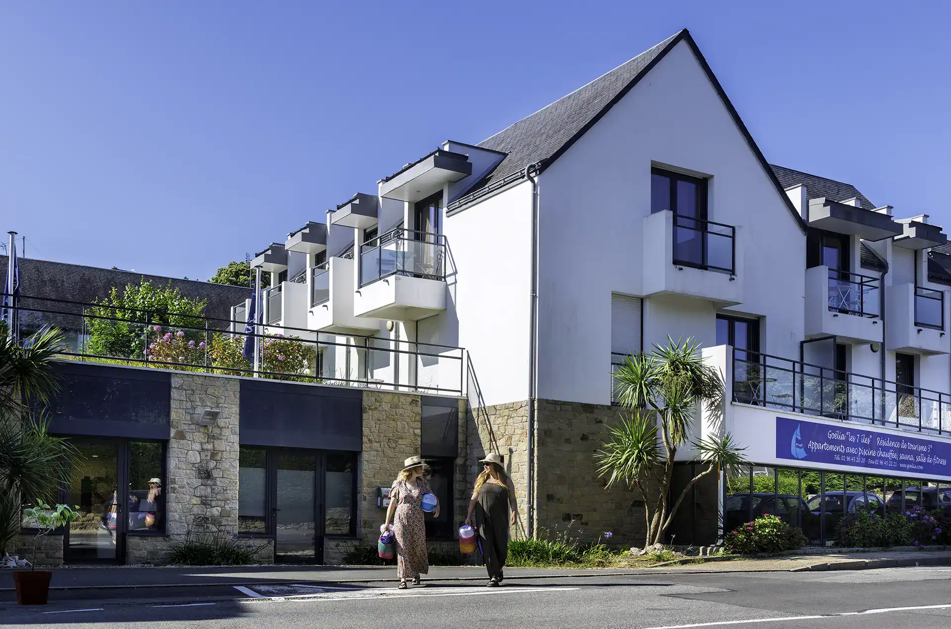 Extérieurs de la résidence de vacances Goélia les 7 îles à Perros Guirec Extérieurs de la résidence de vacances Goélia les 7 îles à Perros Guirec