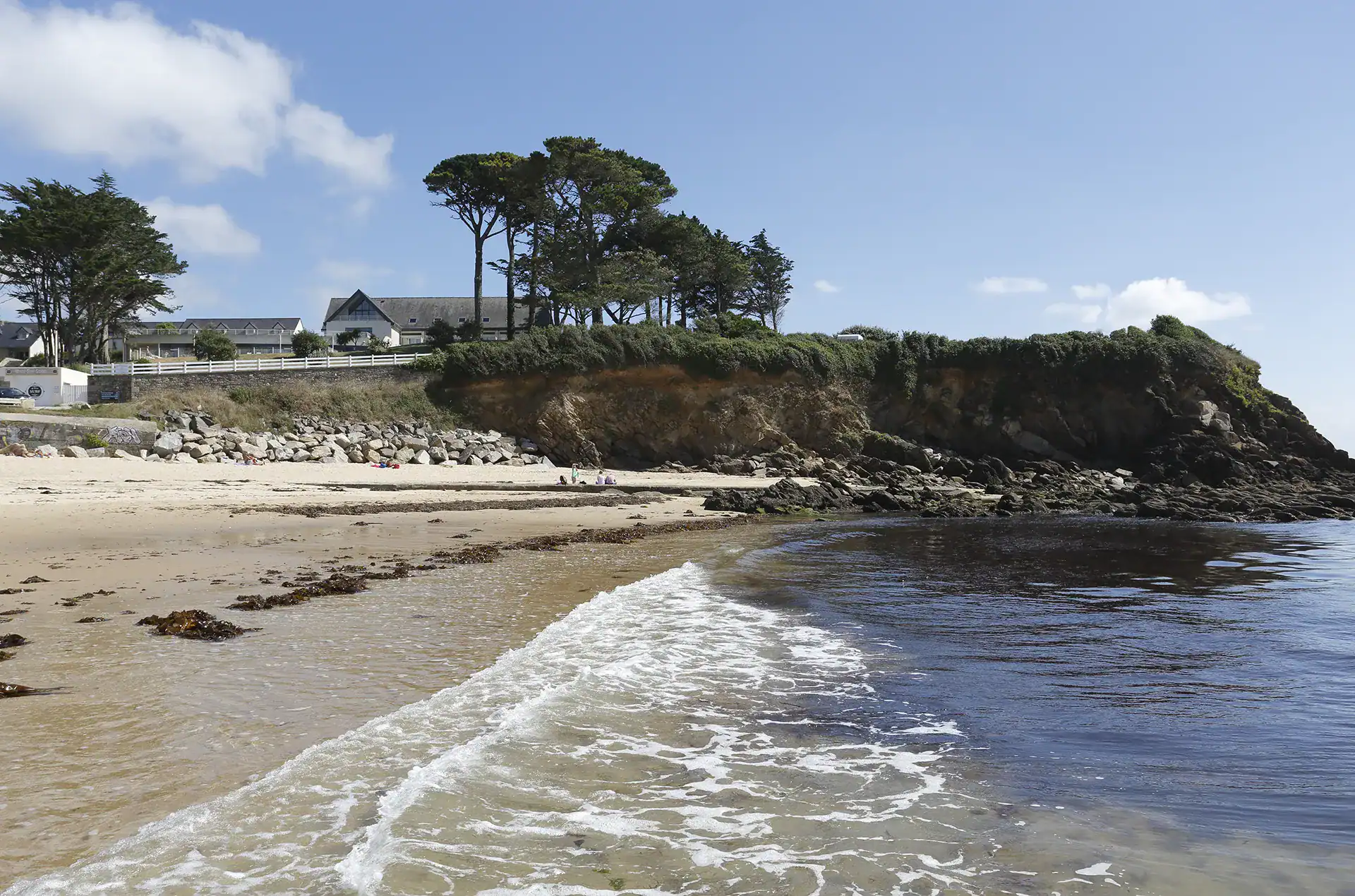 Plage à proximité de la résidence de vacances Goélia Iroise Armorique à Locmaria-Plouzané en Bretagne