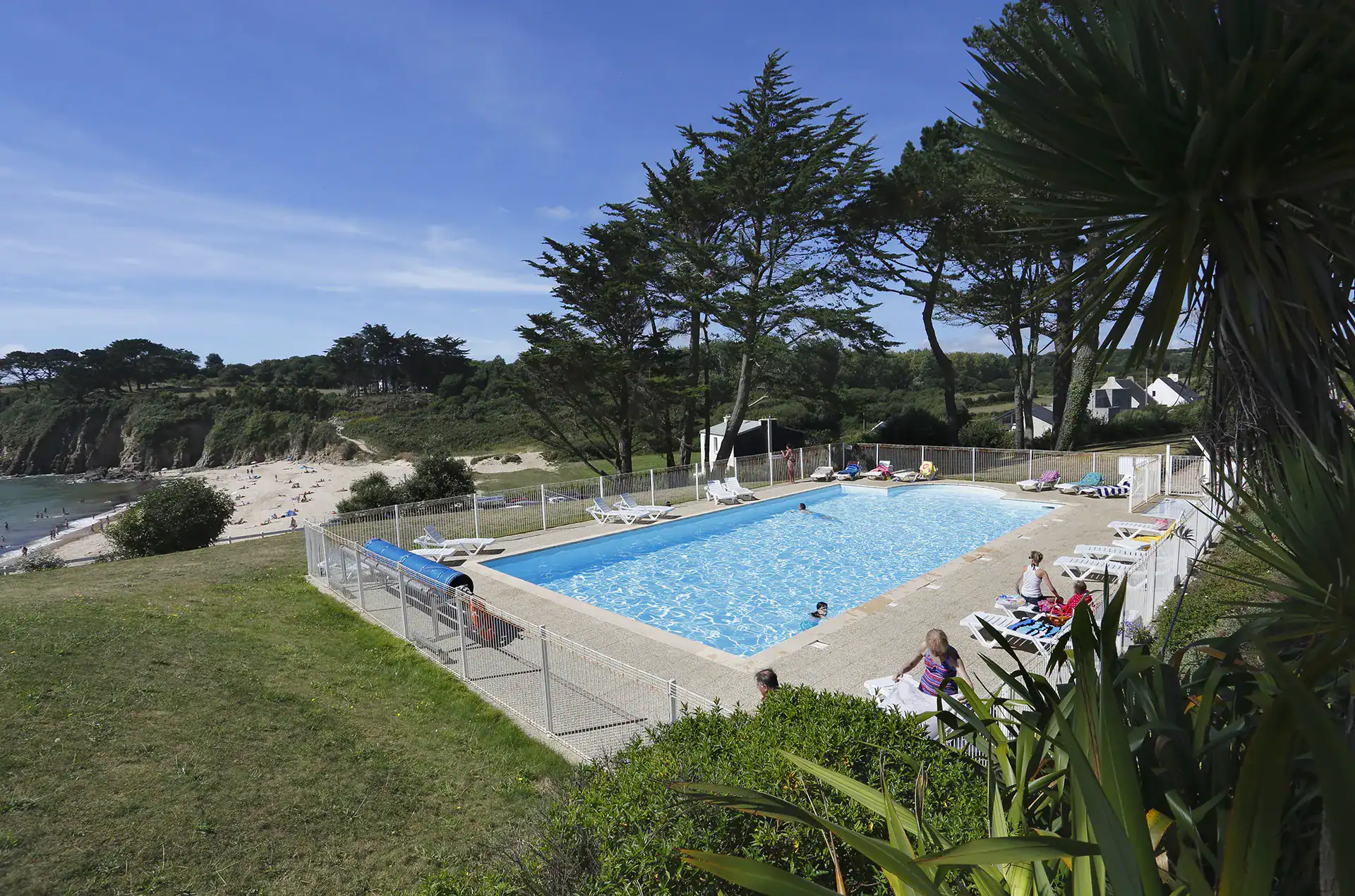 Heated outdoor swimming pool at the Goélia Iroise Armorique holiday residence in Locmaria-Plouzané, Brittany