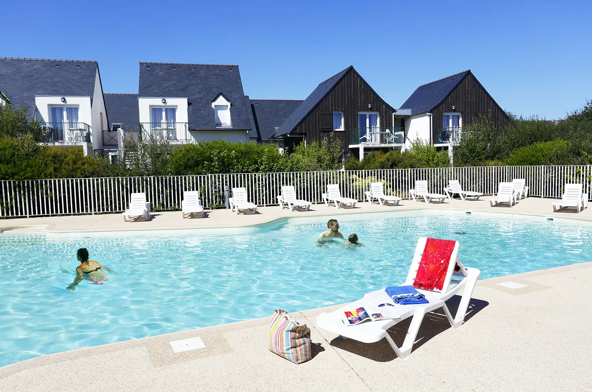 The heated outdoor swimming pool at the Goélia Les Roches holiday residence in Saint-Pol-de-Léon