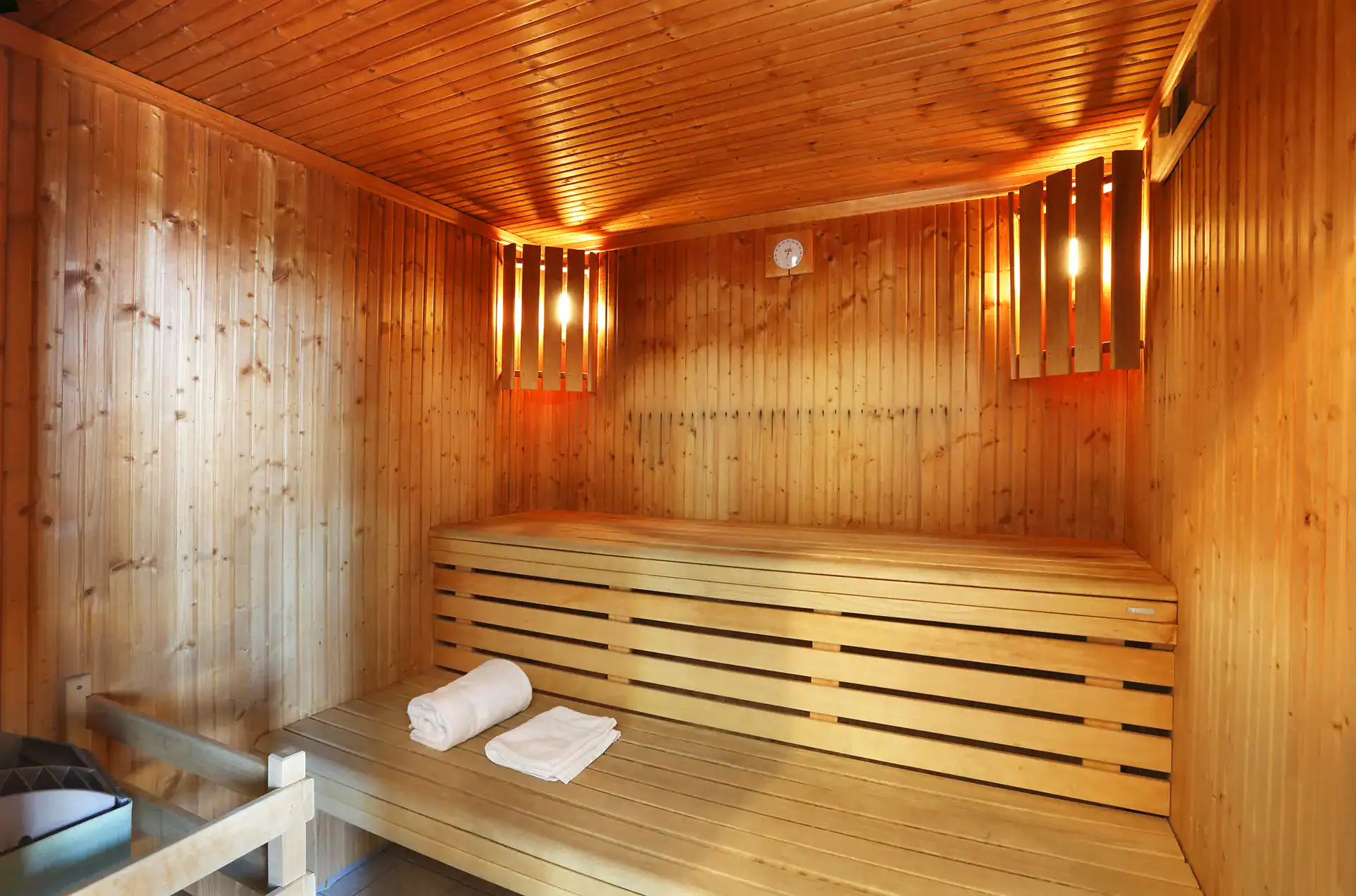 Sauna at the Goélia Les Roches holiday residence in Saint-Pol-de-Léon