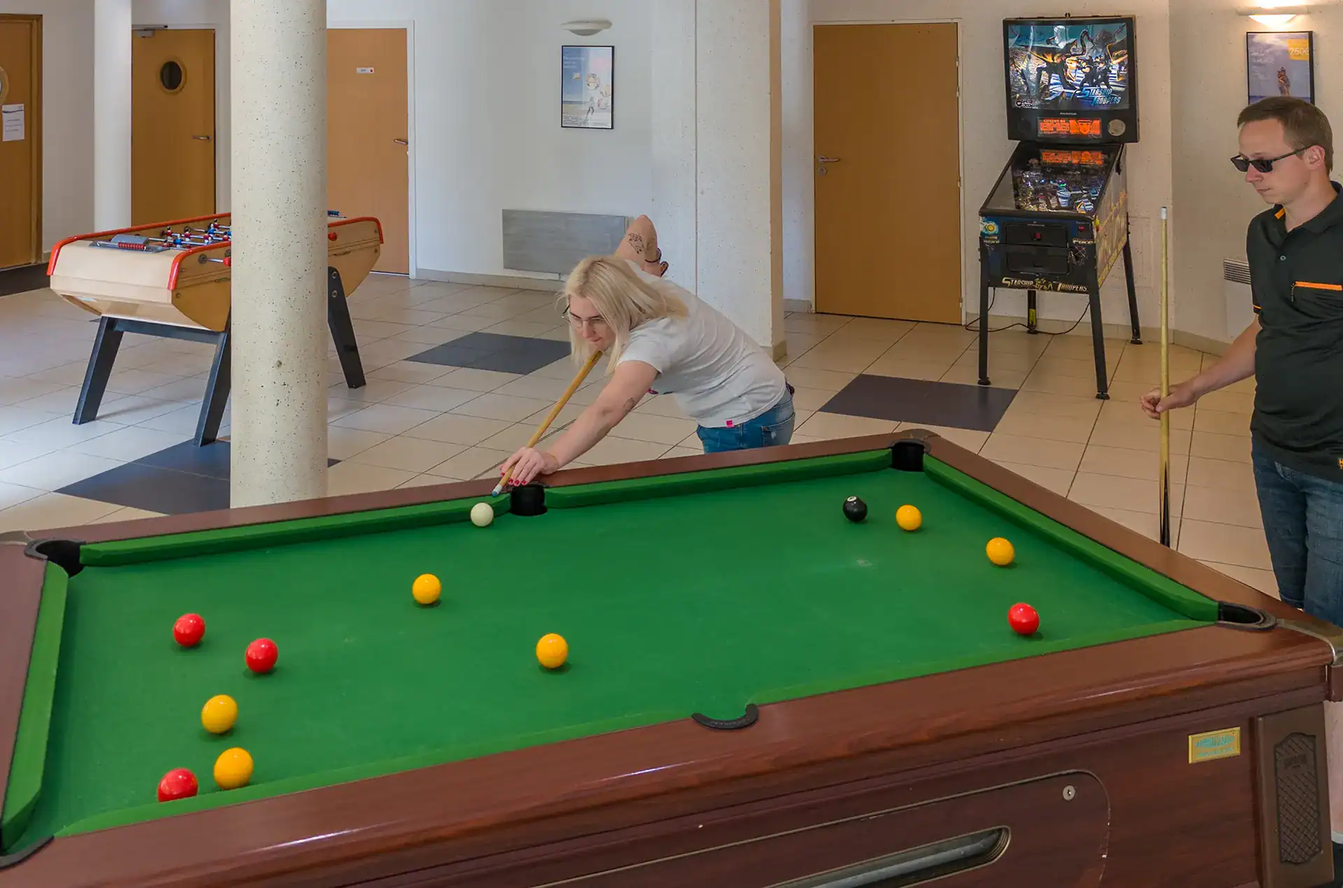 Salle de billard de la résidence de vacances Goelia  Kermael à Saint Briac en Bretagne